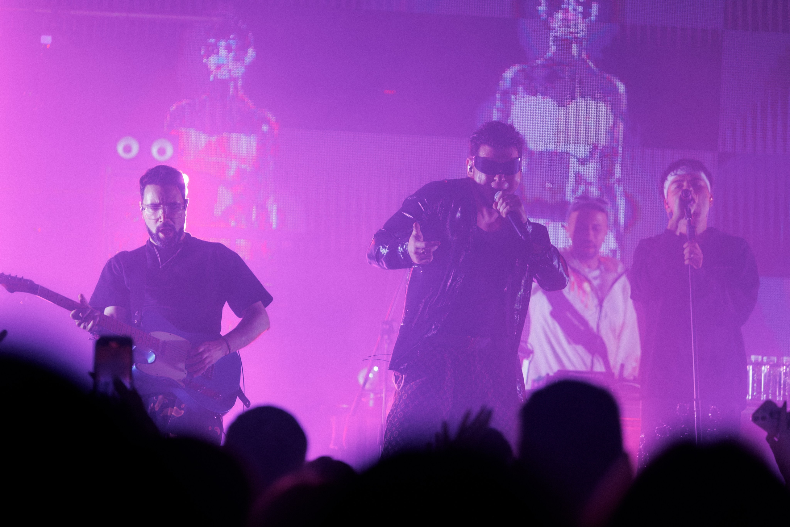 Фотоотчёт и репортаж с концерта группы GAYAZOV$ BROTHER$. Красильников Евгений — профессиональный фотограф в Ростове-на-Дону