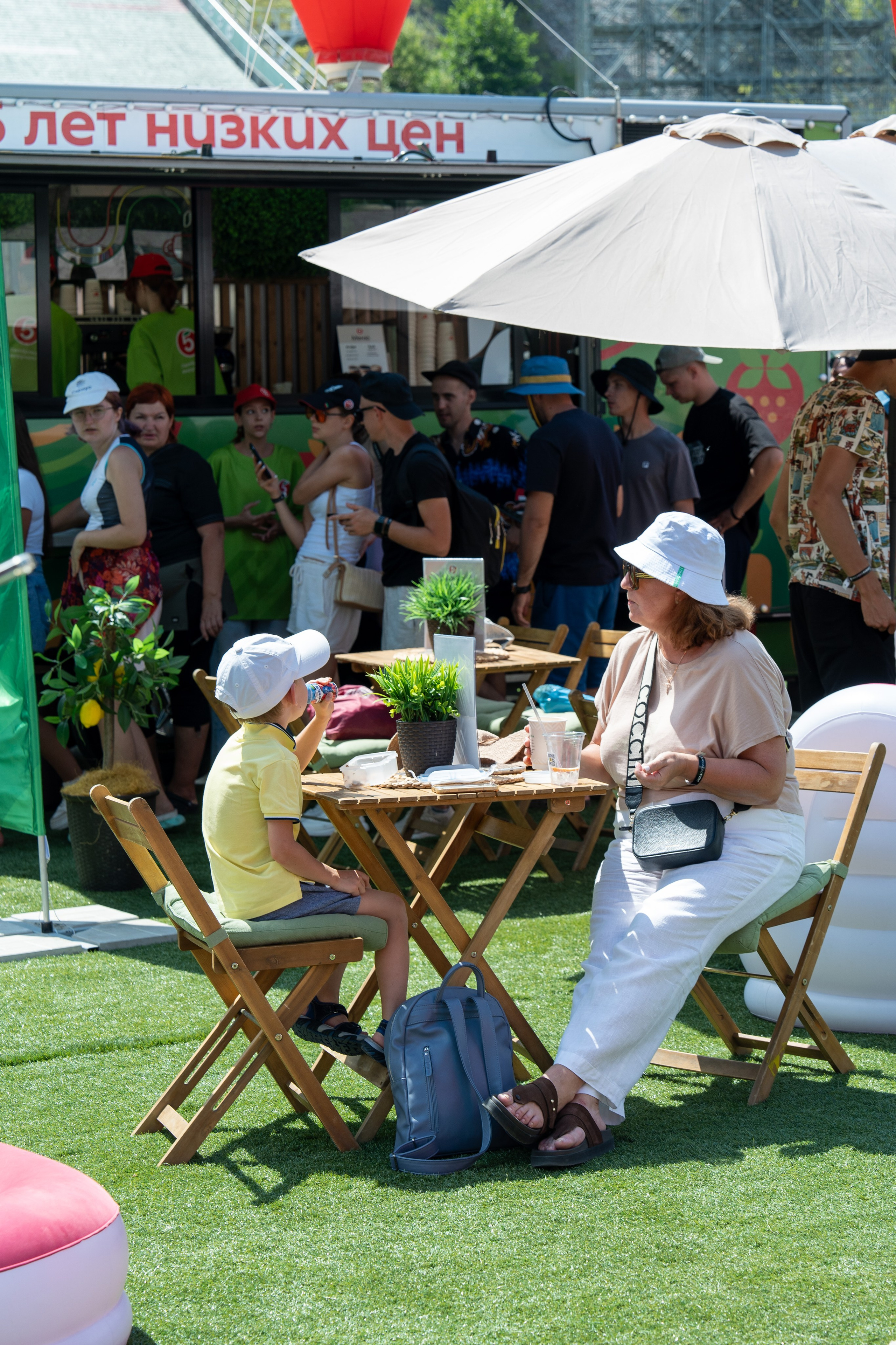 Фотоотчет партнеской интеграции для сети «Пятерочка» на фестивале «Grounded». Репортажный фотограф в Красной Поляне и Сочи Павлюченко Екатерина