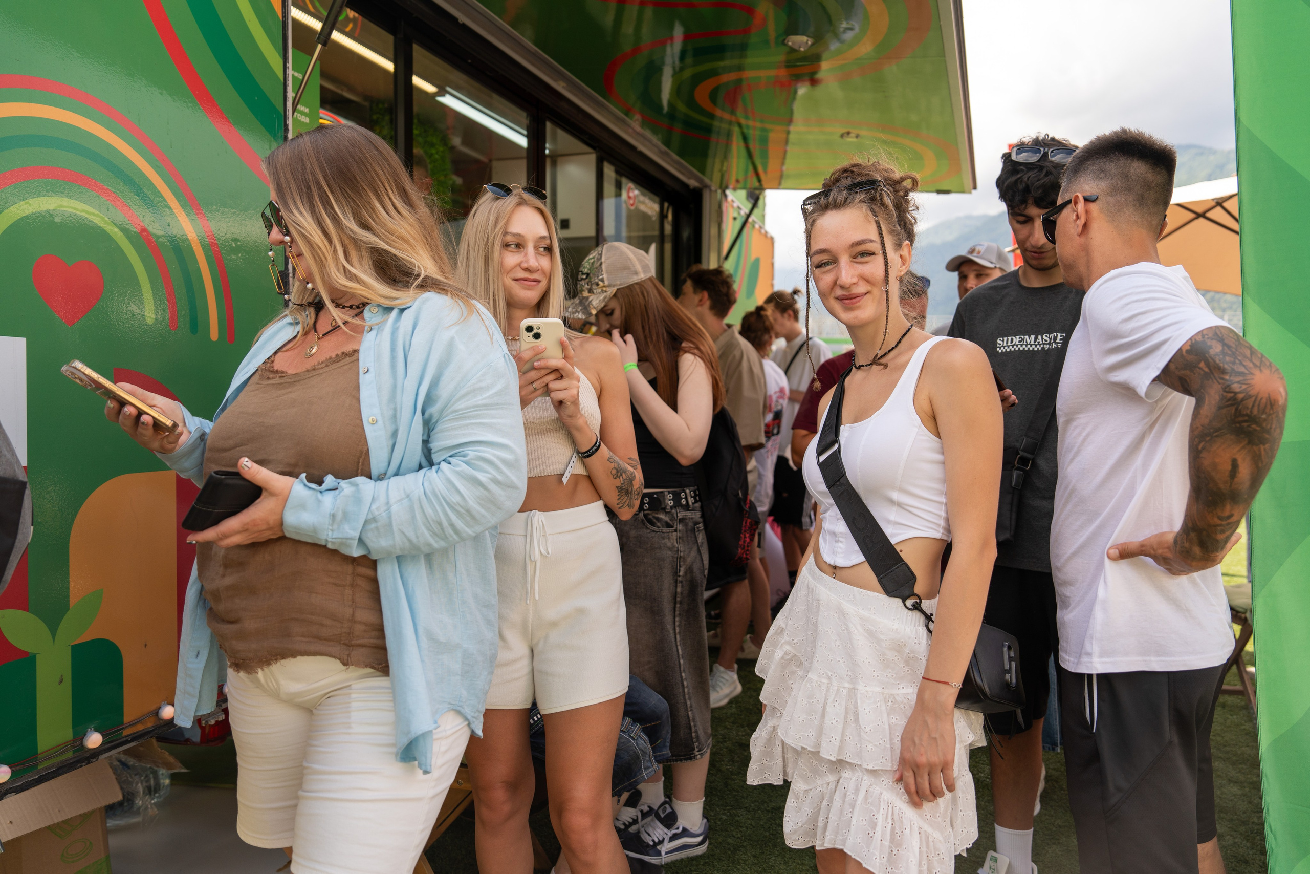 Фотоотчет партнеской интеграции для сети «Пятерочка» на фестивале «Grounded». Репортажный фотограф в Красной Поляне и Сочи Павлюченко Екатерина