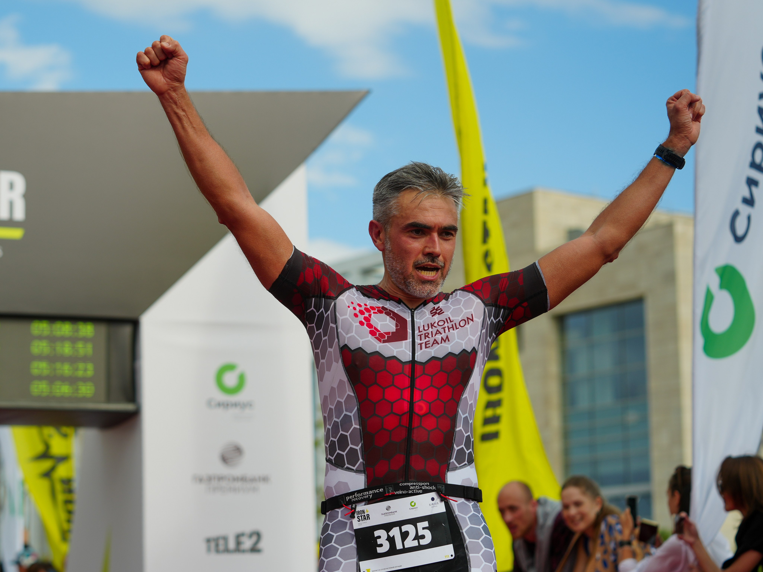 Фотоотчет партнерской интеграции для компании TELE2 на фестивале Ironstar. Репортажный фотограф в Красной Поляне и Сочи Павлюченко Екатерина