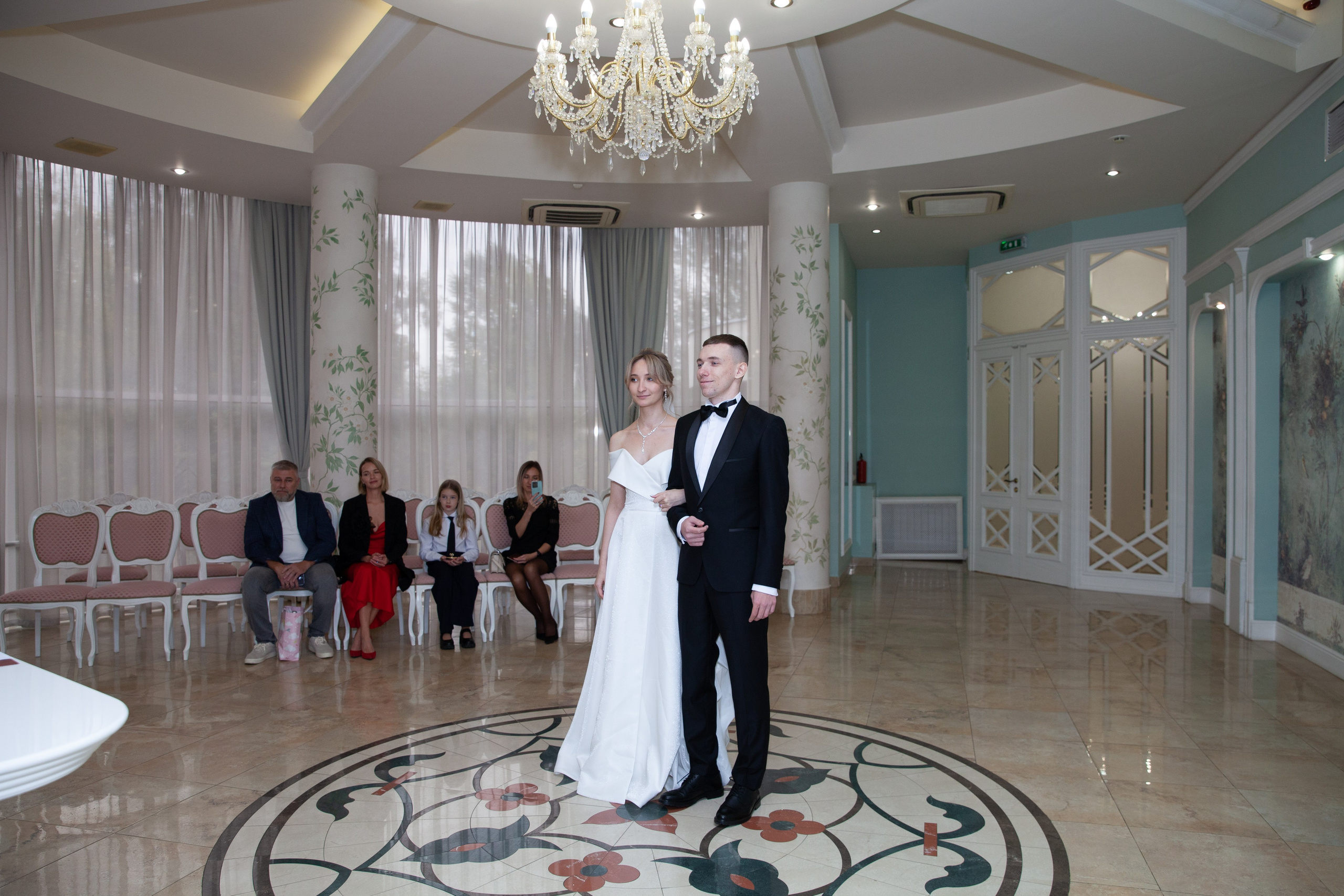 Свадебная фотосессия в отеле Ареал. Фотограф в Железнодорожном и Балашихе