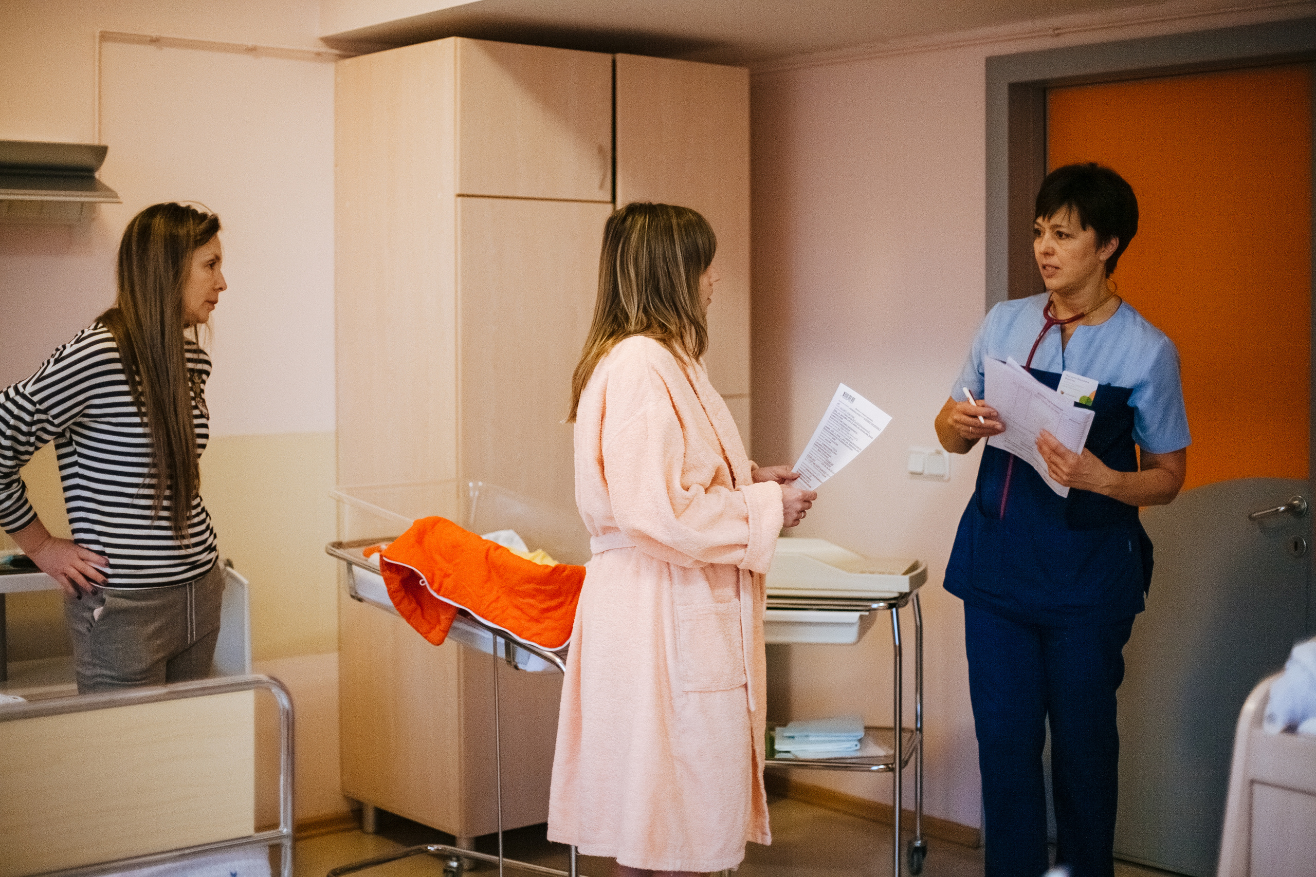 Пора домой. История одной выписки из роддома). Семейный фотограф, фотограф родов, репортажей фотограф в Санкт-Петербу