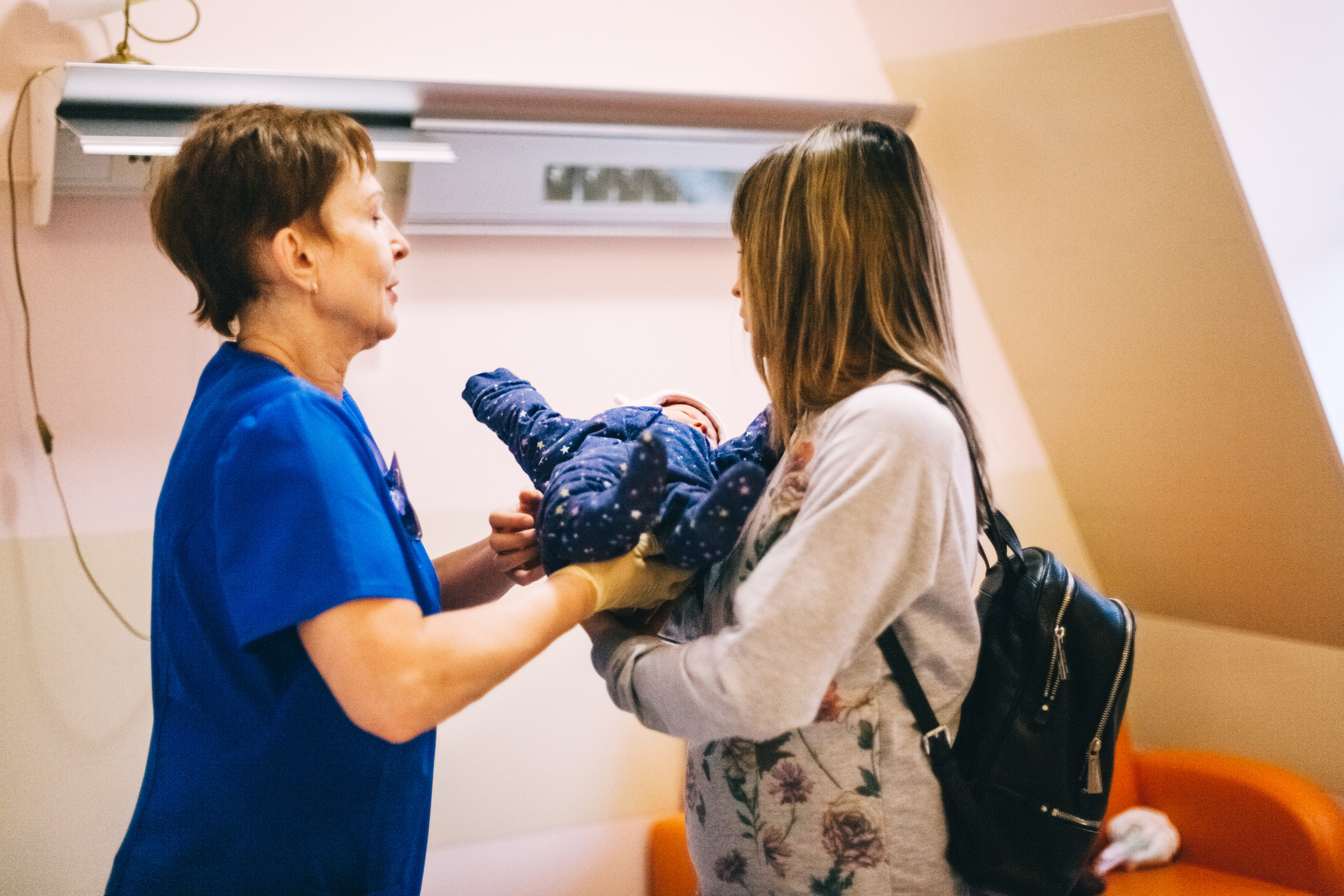 Пора домой. История одной выписки из роддома). Семейный фотограф, фотограф родов, репортажей фотограф в Санкт-Петербу
