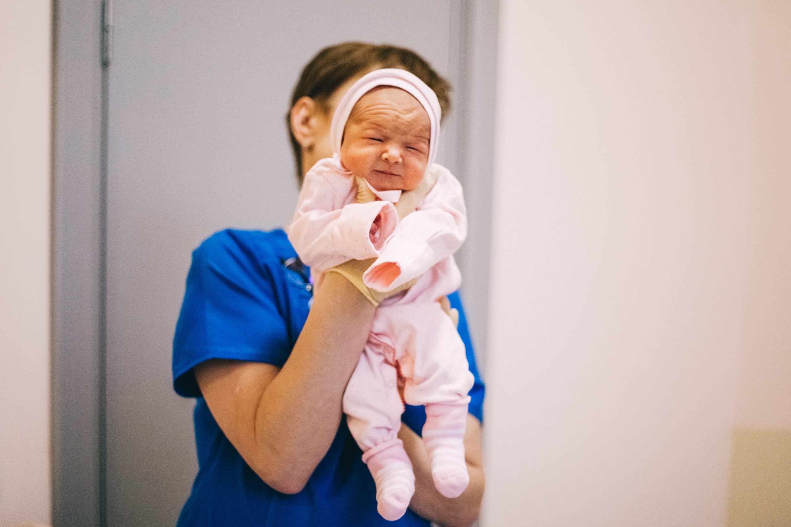 Пора домой. История одной выписки из роддома). Семейный фотограф, фотограф родов, репортажей фотограф в Санкт-Петербу