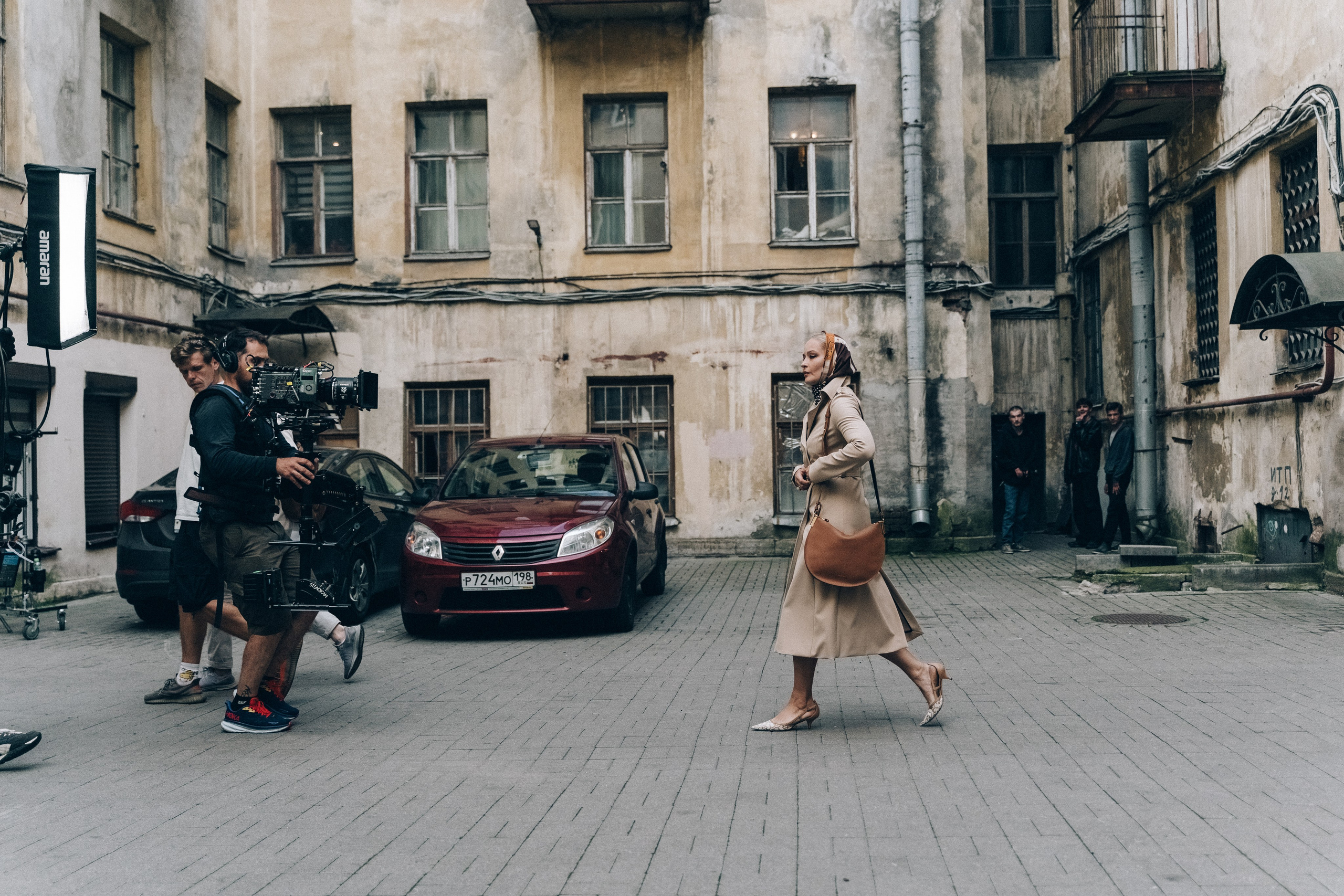 Юлия Пересильд в питерских дворах