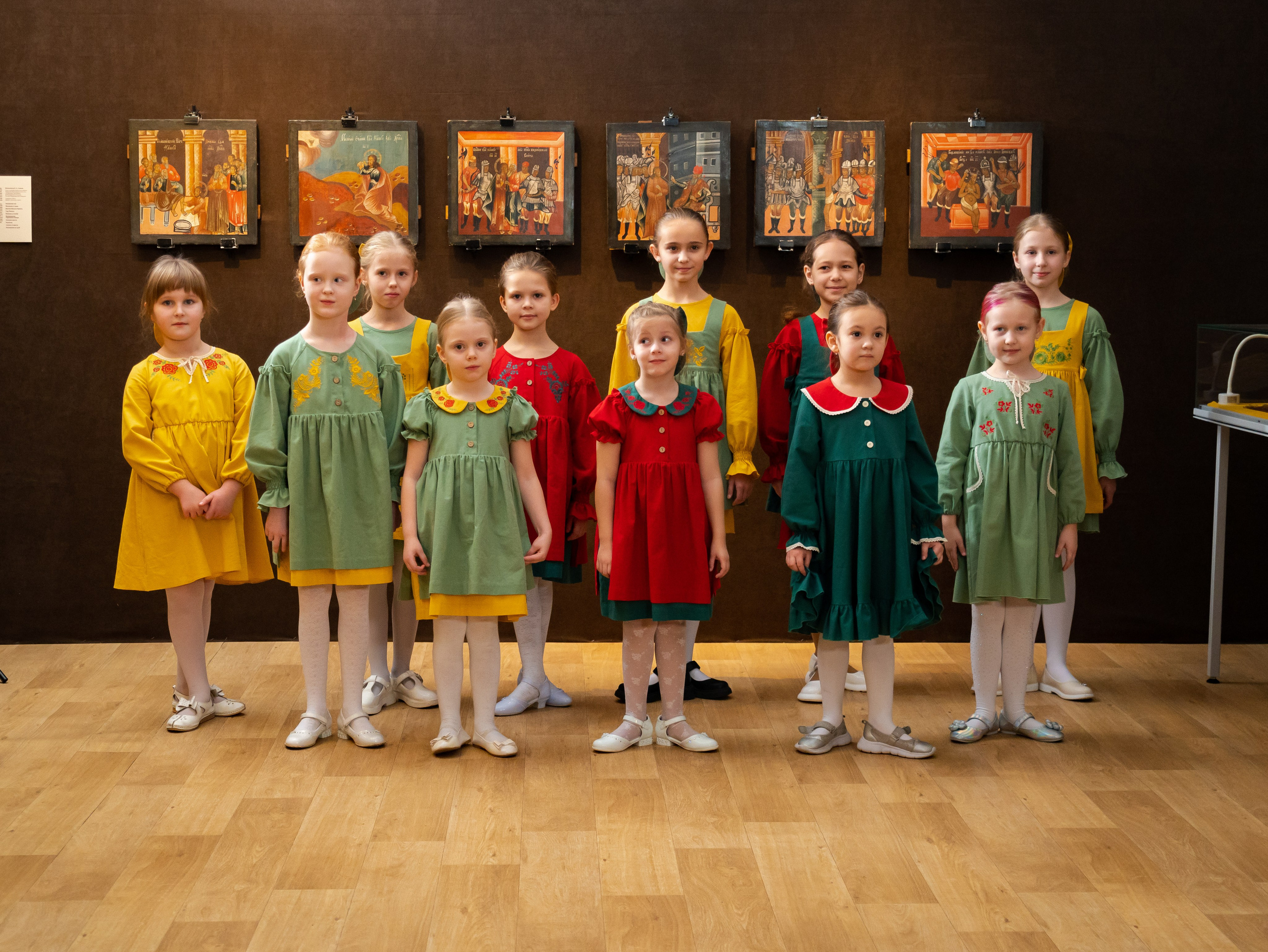 Показ одежды в рамках выставки «105. Лучшее». Фотограф Москва