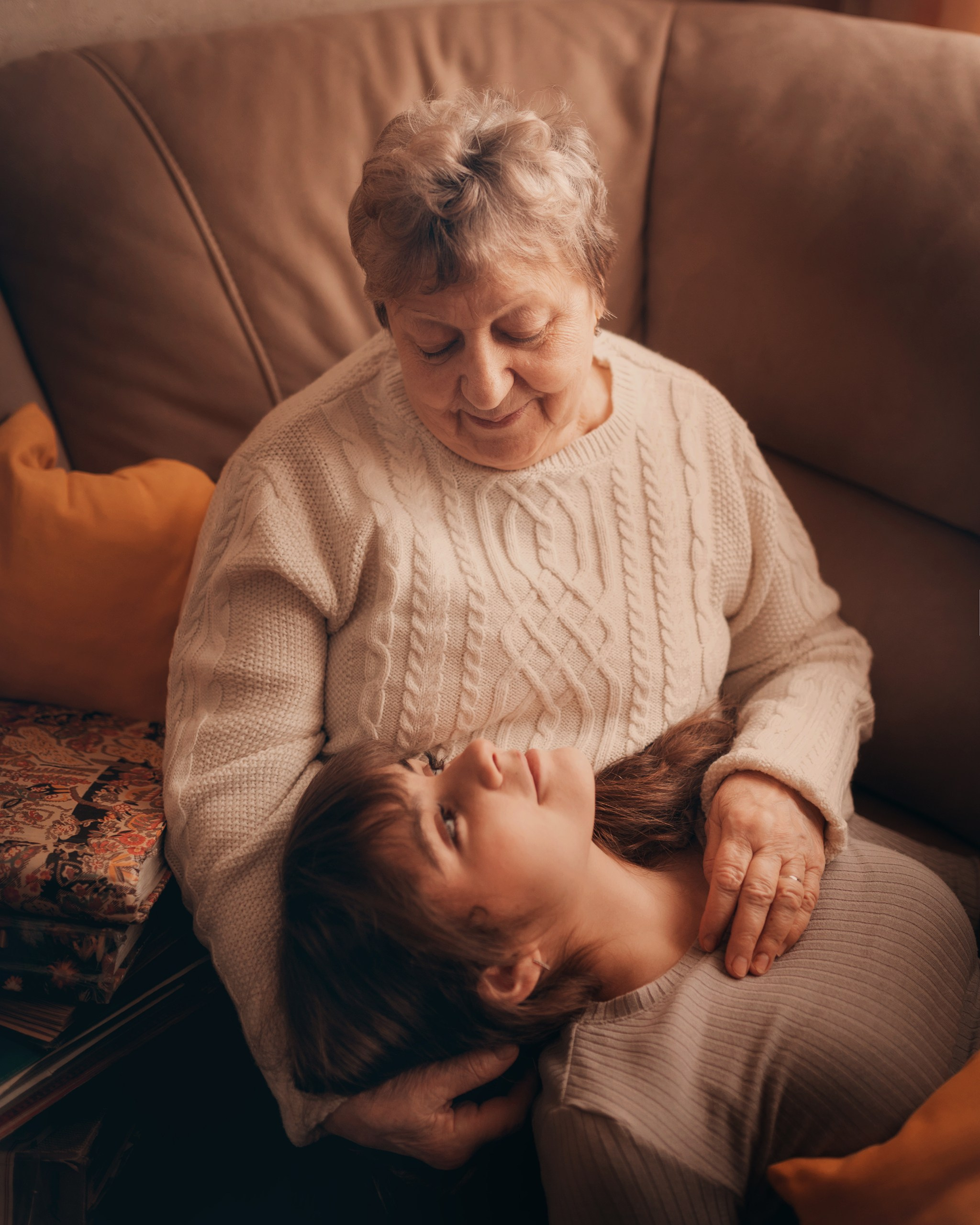 Домашняя фотосессия — бабушка с внучками. Детский и семейный фотограф Елена Михайлова в Москве