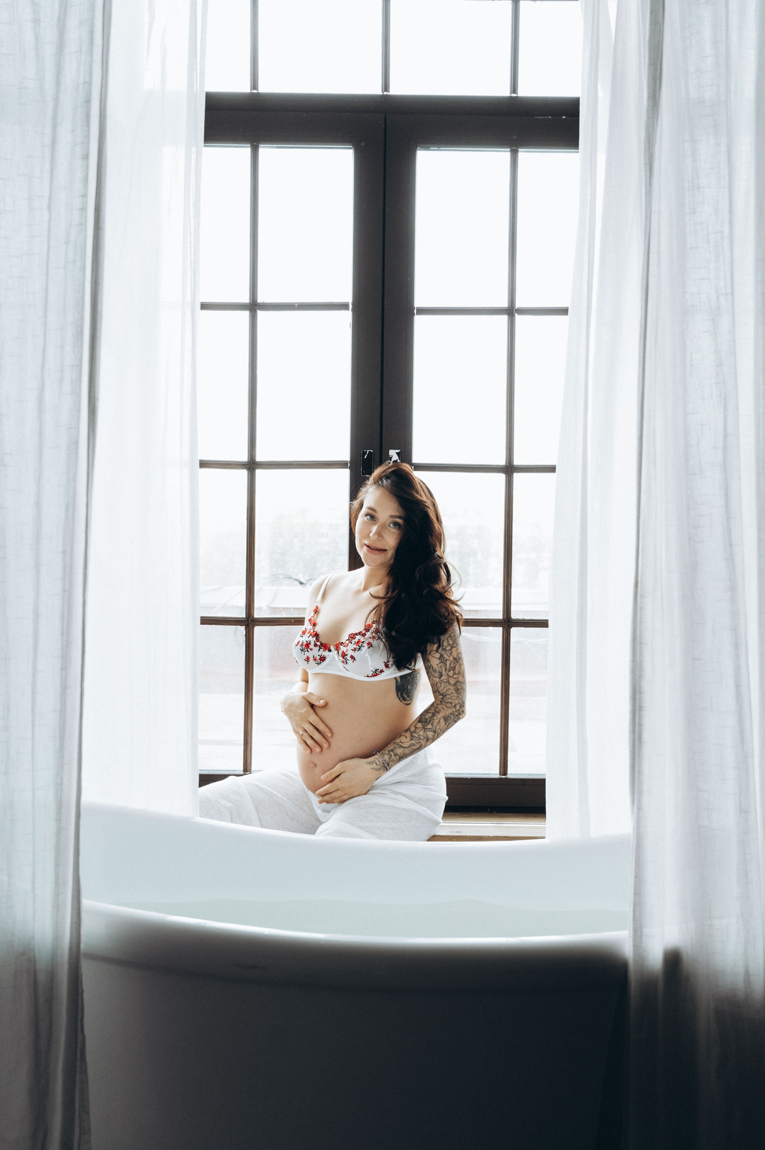 Профессиональный семейный и беременный фотограф в Санкт-Петербурге — Маргарита Иванова. Индивидуальные фотосессии под ключ: от образа до гот. Профессиональный фотограф беременности в СПБ. Стильные фотосессии беременности в стиле минимализм и классическая фотография