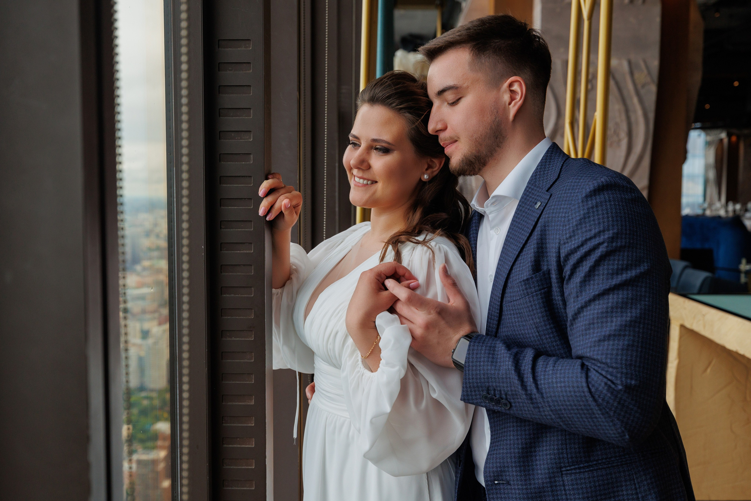 Фотограф на регистрацию в ЗАГС Москва Сити Birds Башня ОКО. Примеры фото, отзывы молодоженов и заявка на регистрацию через официальный сайт.