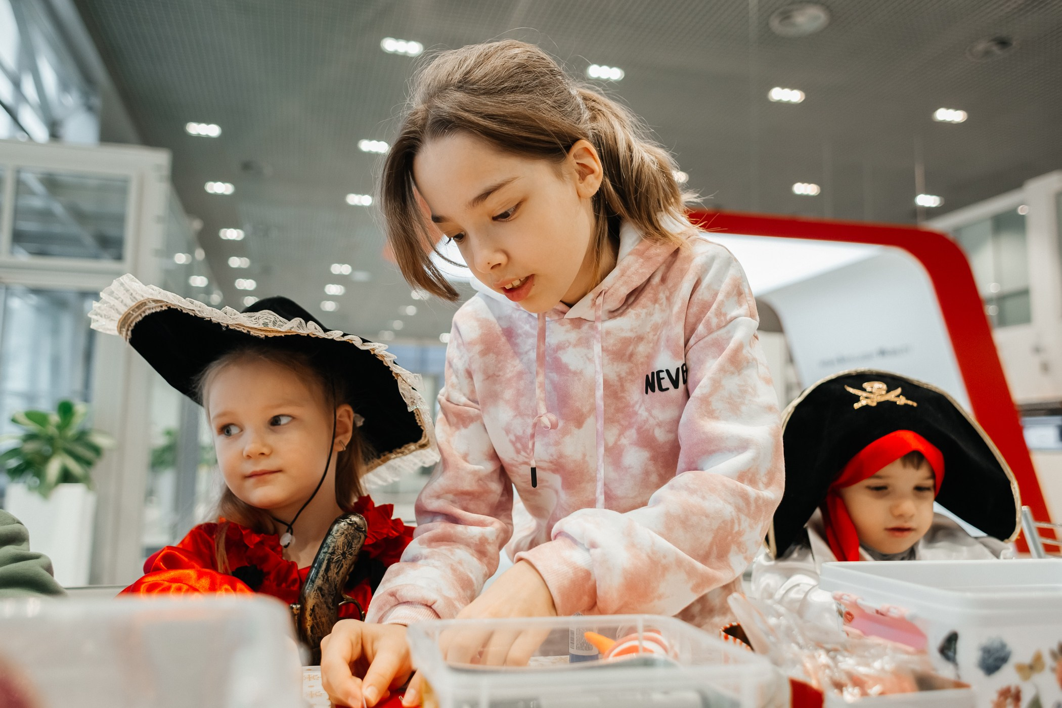 Детский мастер-класс в «Картель Авто» — «Студия чудес Алиса». Фотограф Кемерово | Сергей