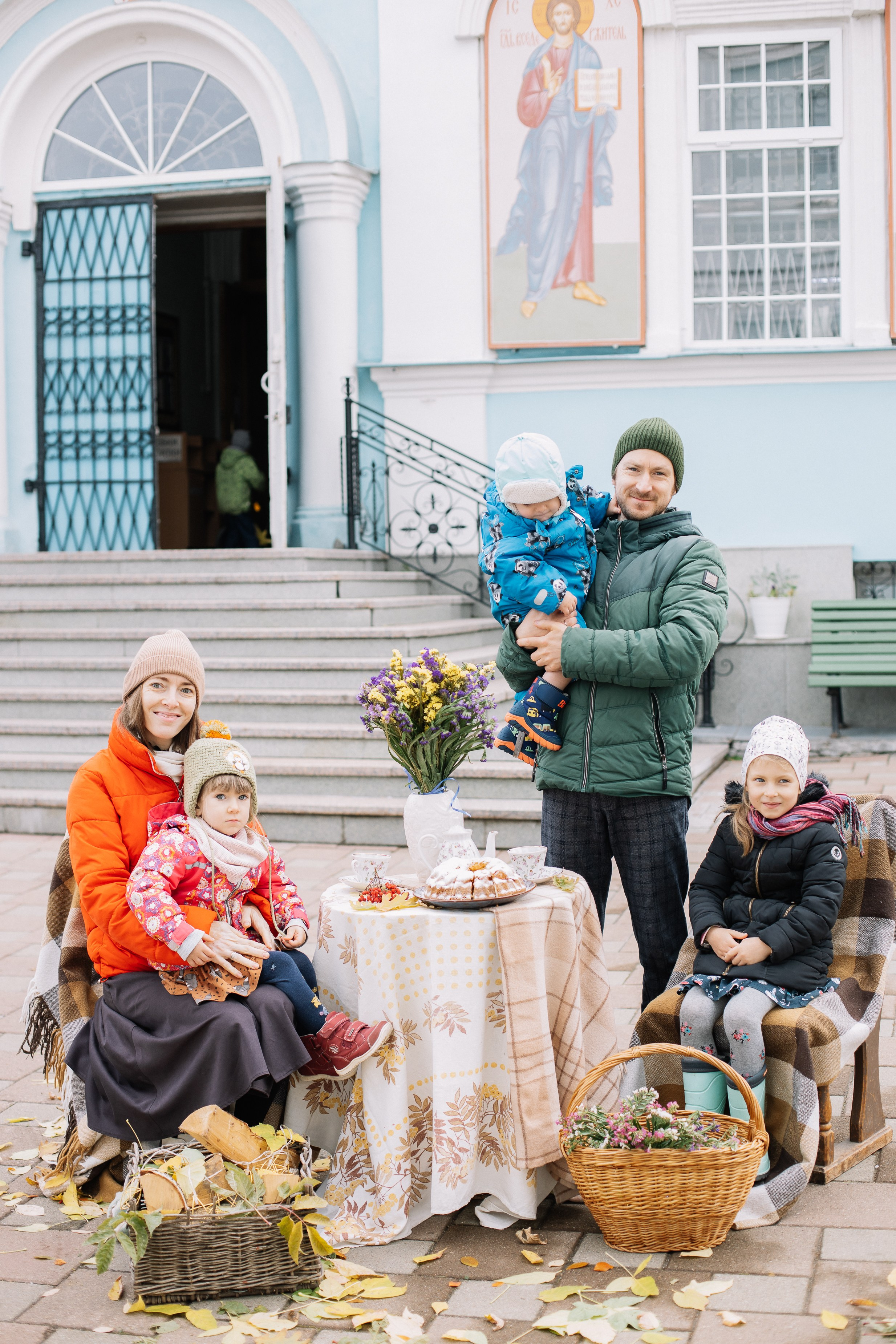 Покров в храме Иоанна Предтечи. Семейный фотограф Трусова Евгения в Екатеринбурге