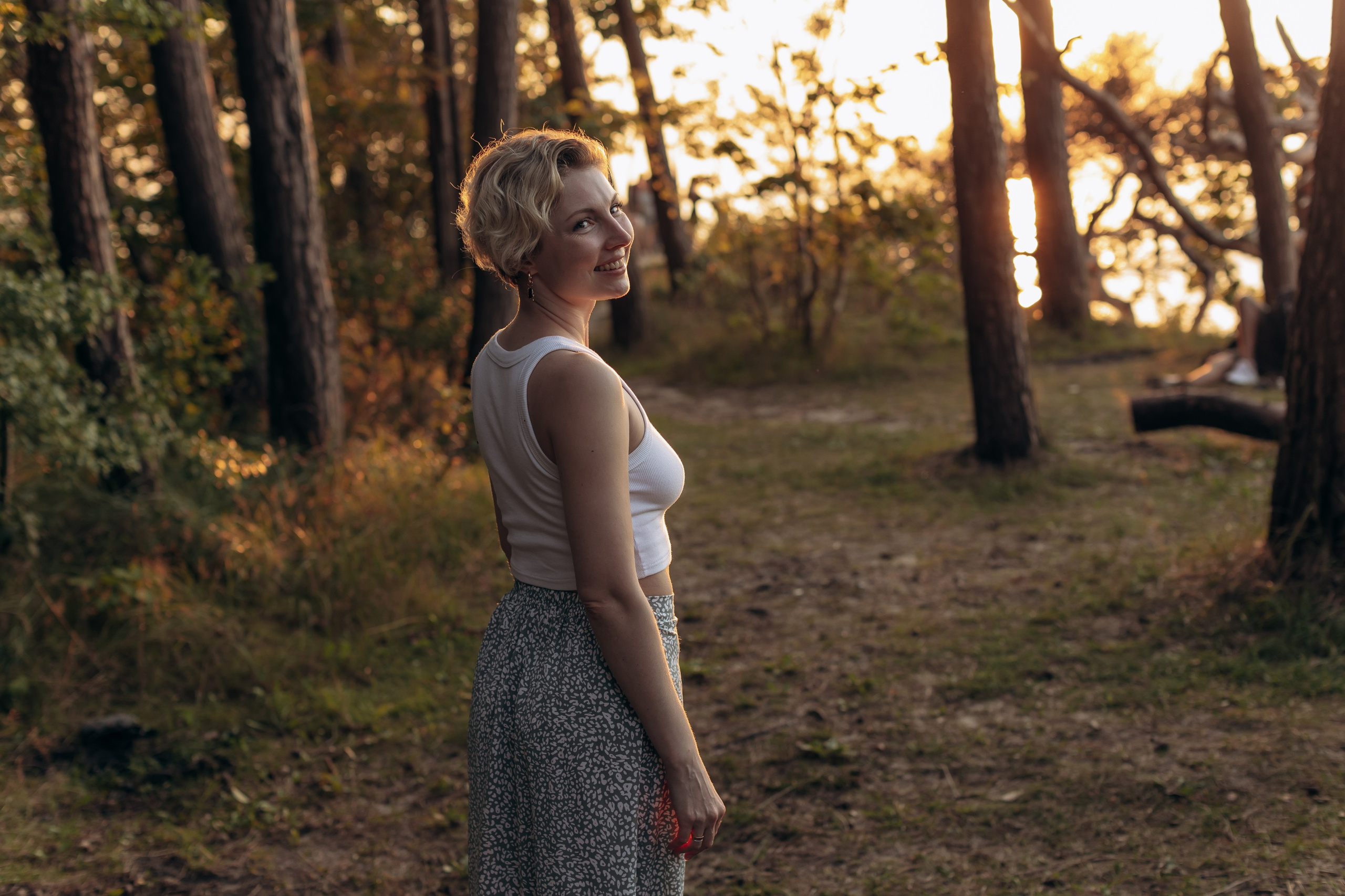 Подруги Пионеский Сосновый бор закат. Фотограф в Калининграде свадебная фотография, репортажная, фотосессии
