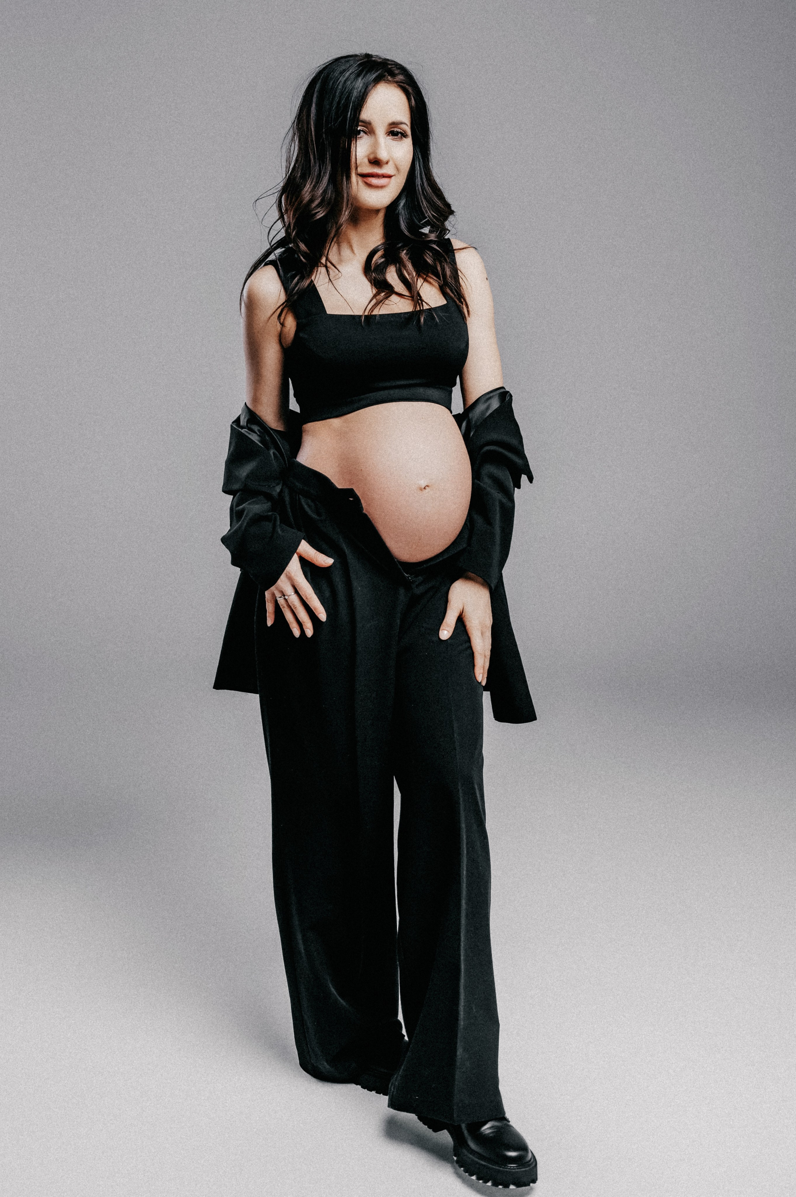 Беременная фотосессия на циклораме в фотостудии «Мануфактура» в Балашихе. Свадебный и семейный фотограф Виктория Носачёва. Щелково, Москва и МО