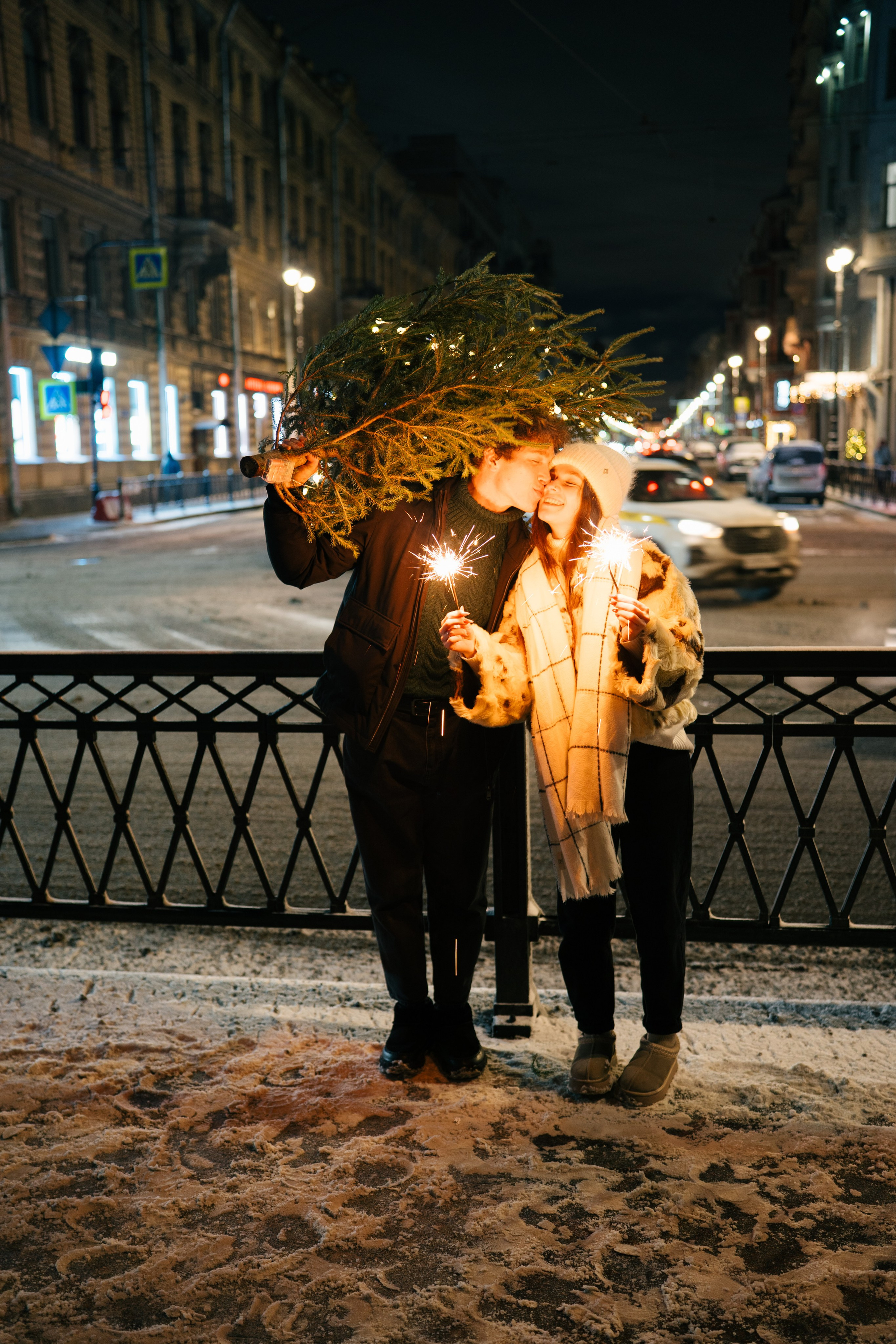 НОВОГОДНЯЯ ПРОГУЛКА ПАРЫ ПО ЧЕРНЫШЕВСКОЙ ПЕРЕД НОВЫМ ГОДОМ. Профессиональный фотограф, Санкт-Петербург — Виктория Богомолова