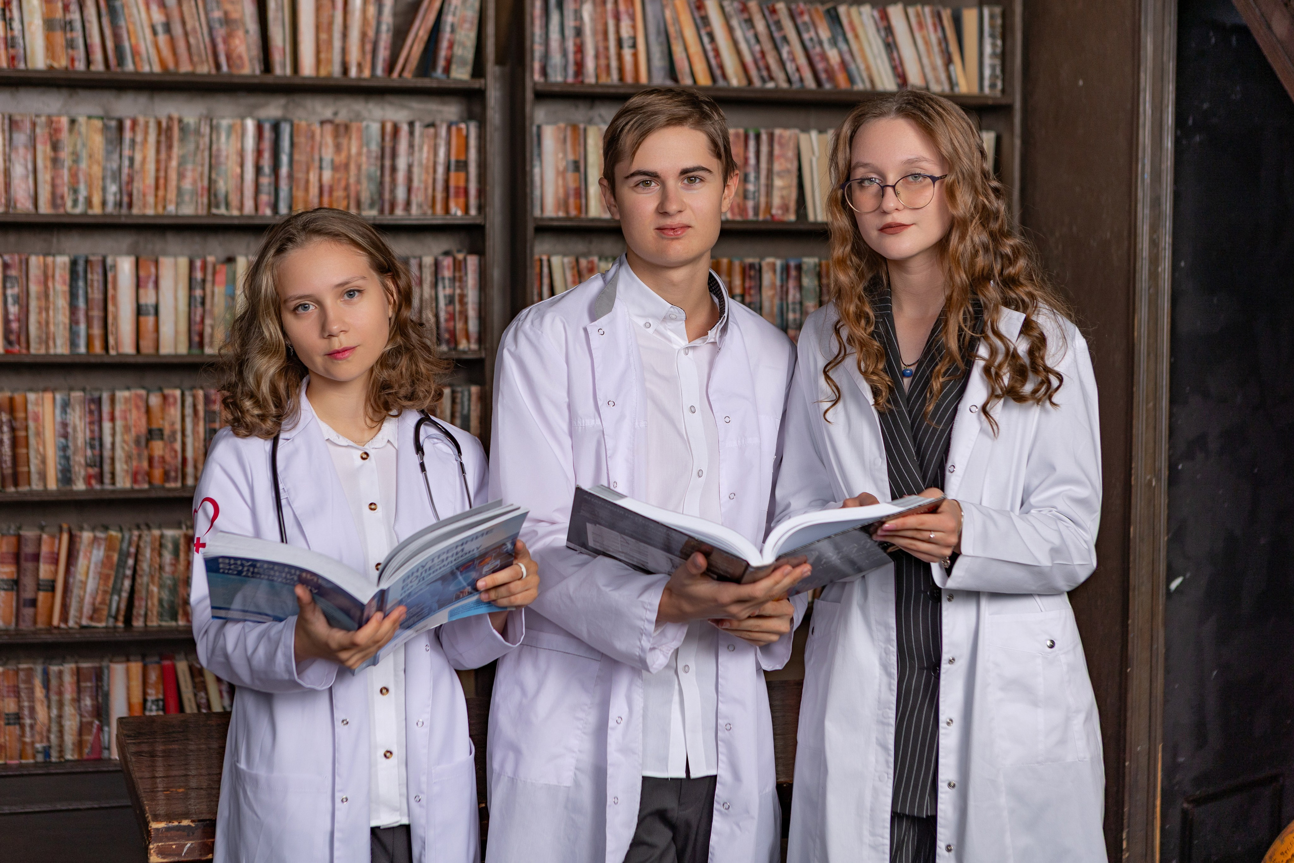 ВЫПУСКНЫЕ АЛЬБОМЫ. Детский и семейный фотограф с животными в Москве Гурьева Надежда