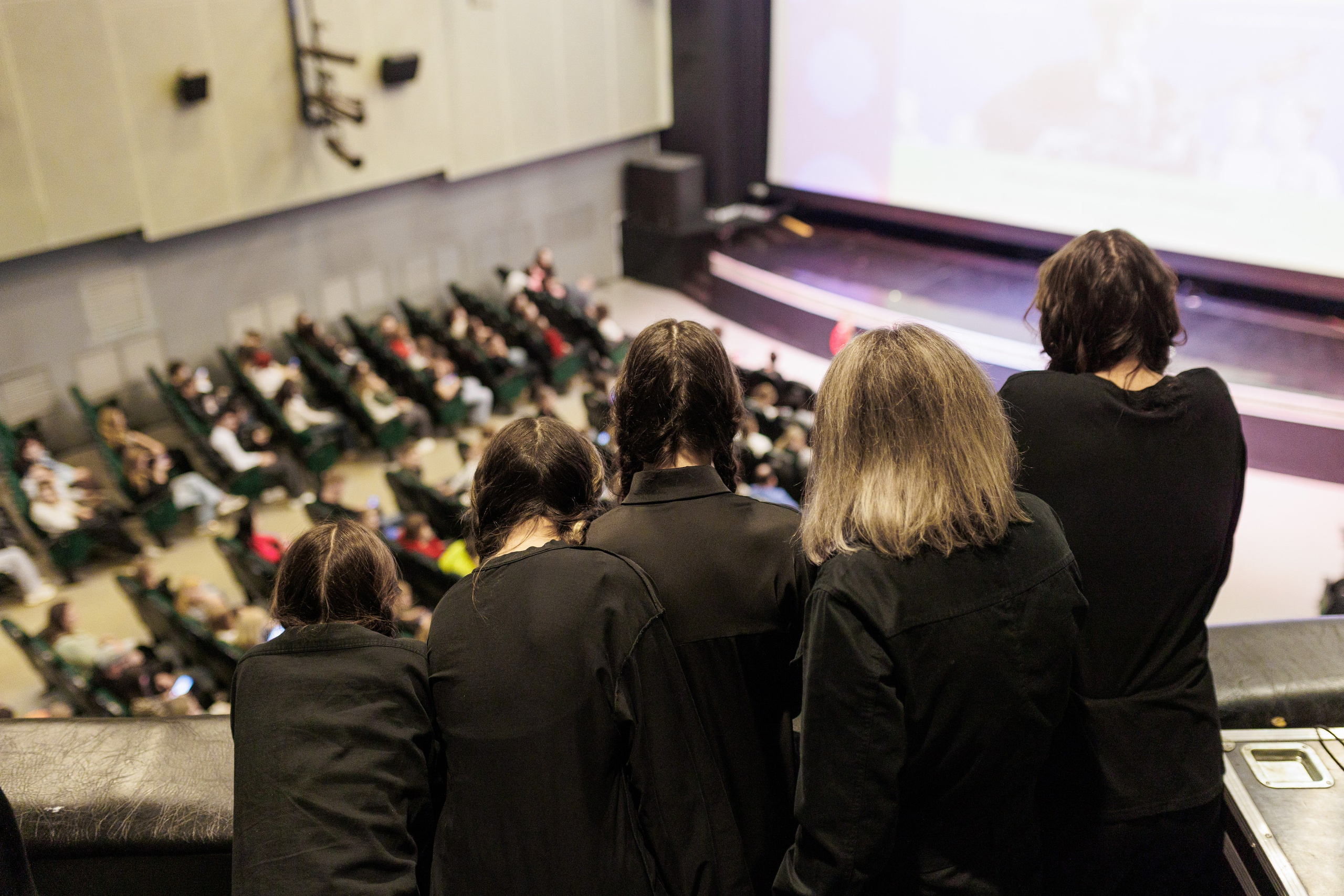 Выксунская премьера «Громко и Честно. Бонд с кнопкой». Фотограф городских и семейных событий Артем Карпухин
