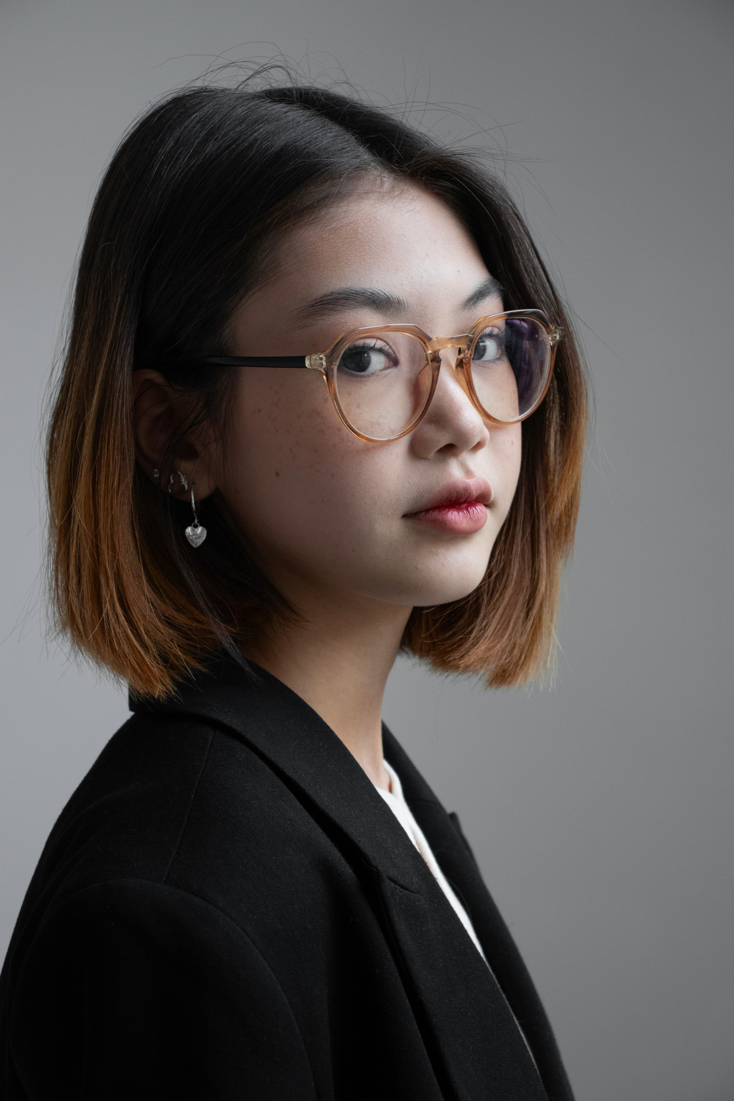 Семейная студийная фотосессия двух сестёр в городе Томск