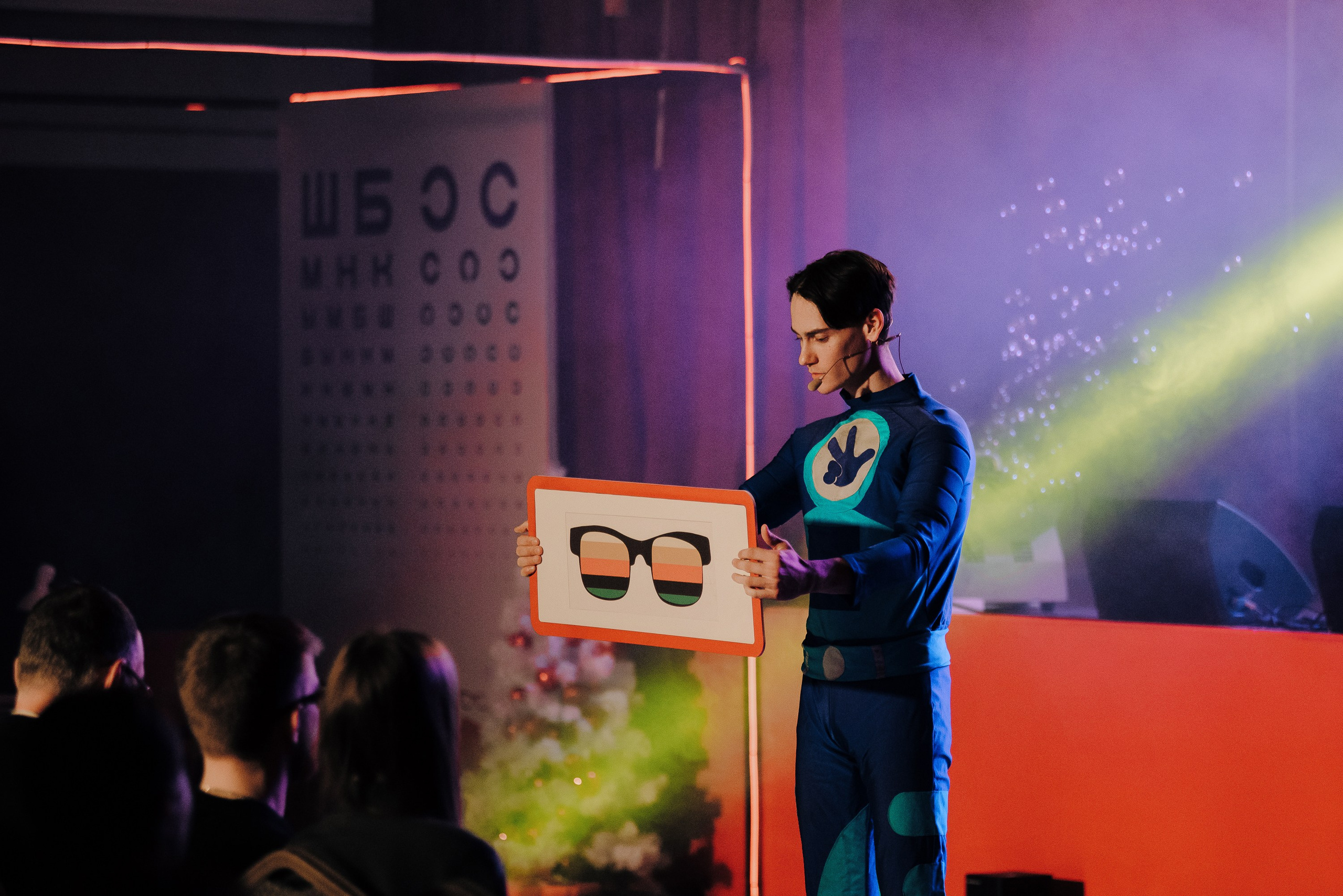 СПЕКТАКЛЬ «ВОЛШЕБНЫЕ ОЧКИ» ОПТИК-ЦЕНТР. Репортажный фотограф Зуев Роман г. Челябинск