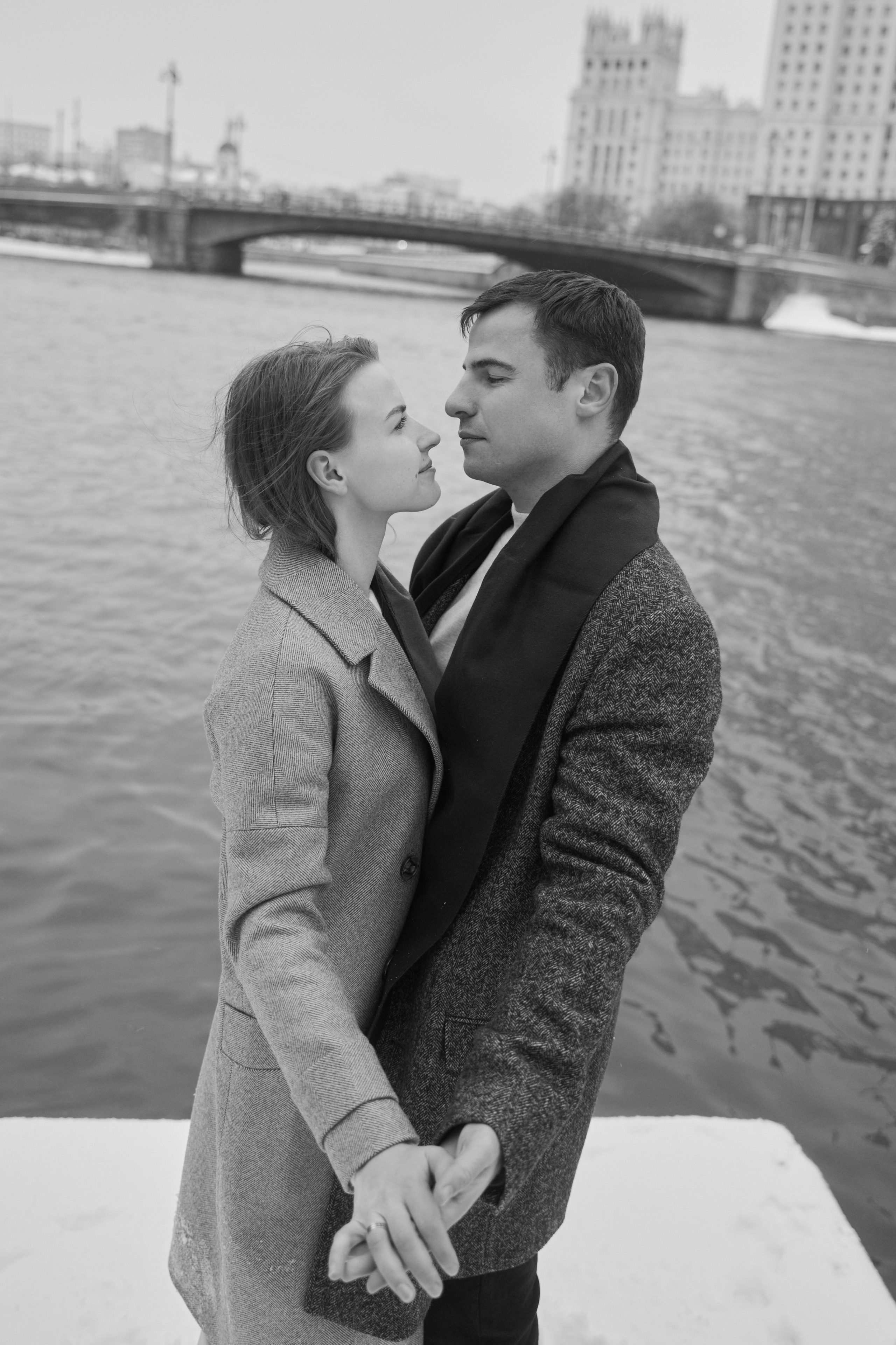 Любовь начинается с поцелуя. Minflo Photographer