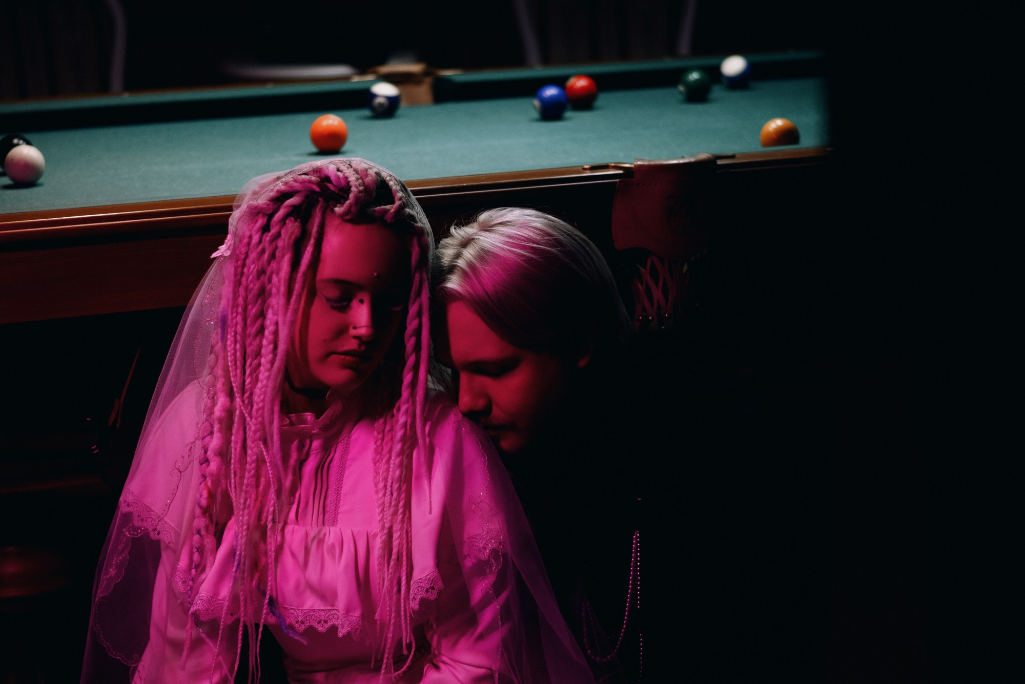 Свадьба для двоих в Тюмени — фотосессия в ЗАГСе, кафе и отеле. Портретный фотограф Тюмень Дарья Мустафина