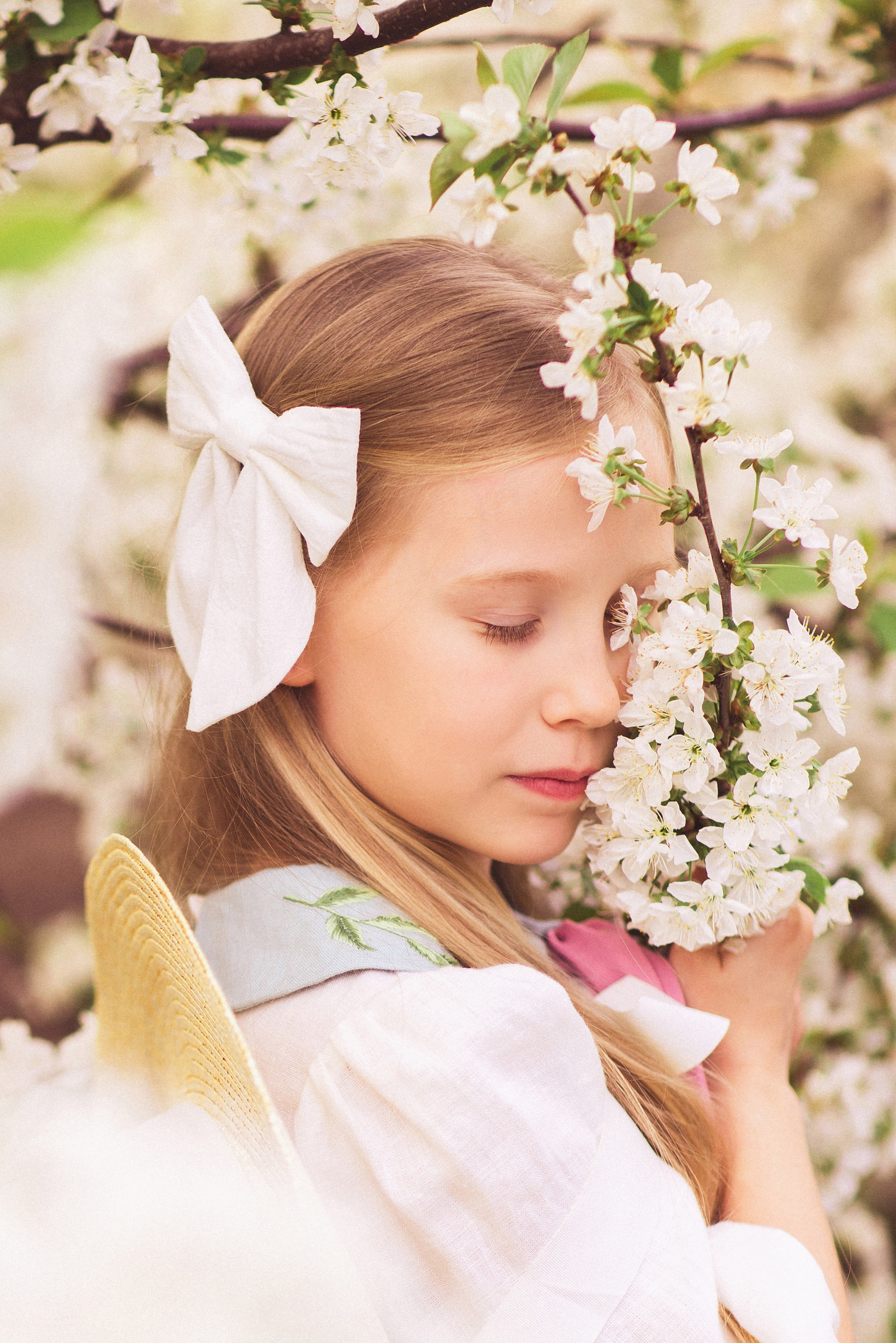 Фотосессия в цветущем саду с козочкой. Семейный и детский фотограф в Краснодаре Анна Трашкова