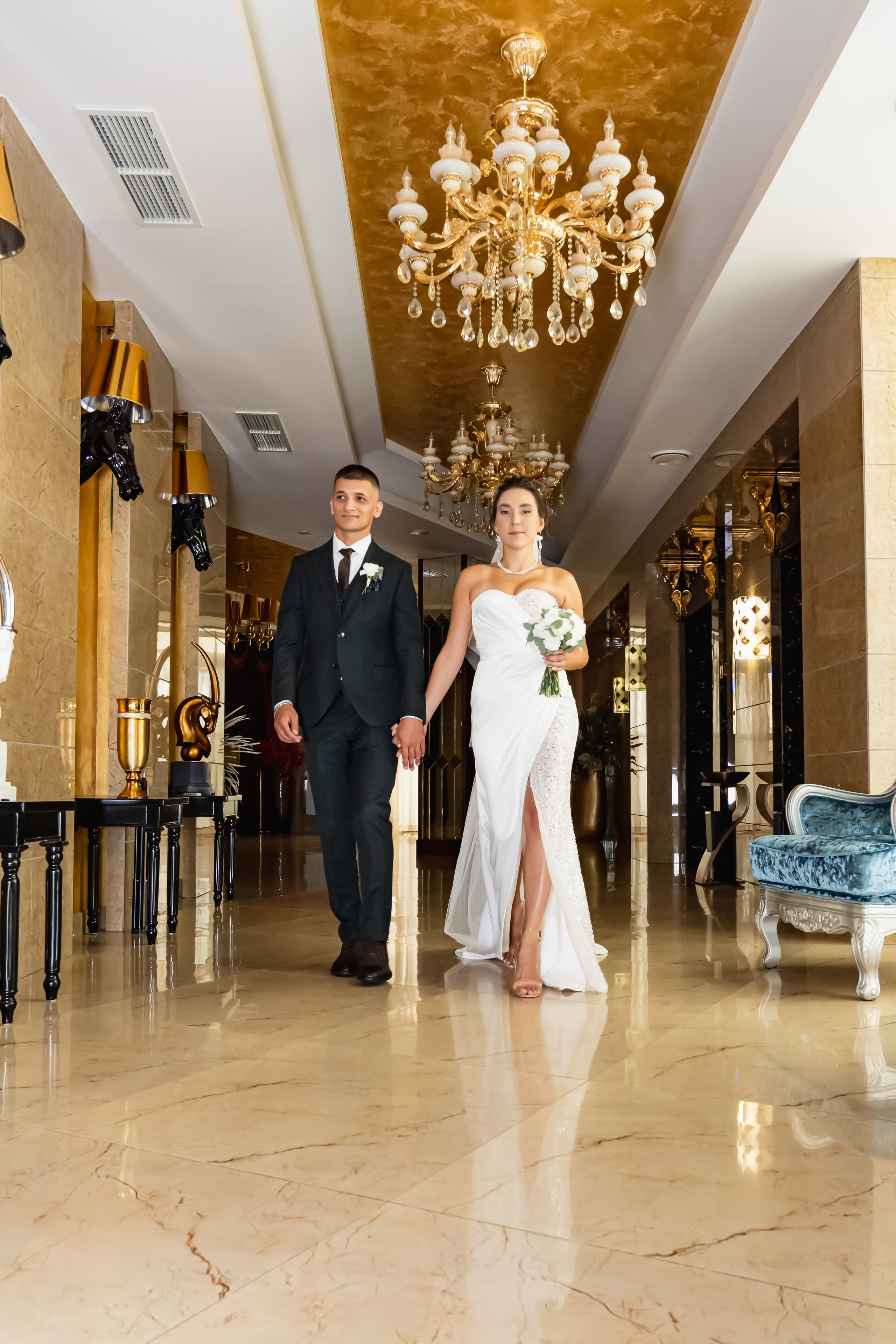 Сборы жениха и невесты в отеле: Северное море. Занимаюсь профессиональной фотографией и живу рядом с Байкалом. Работаю в разных жанрах