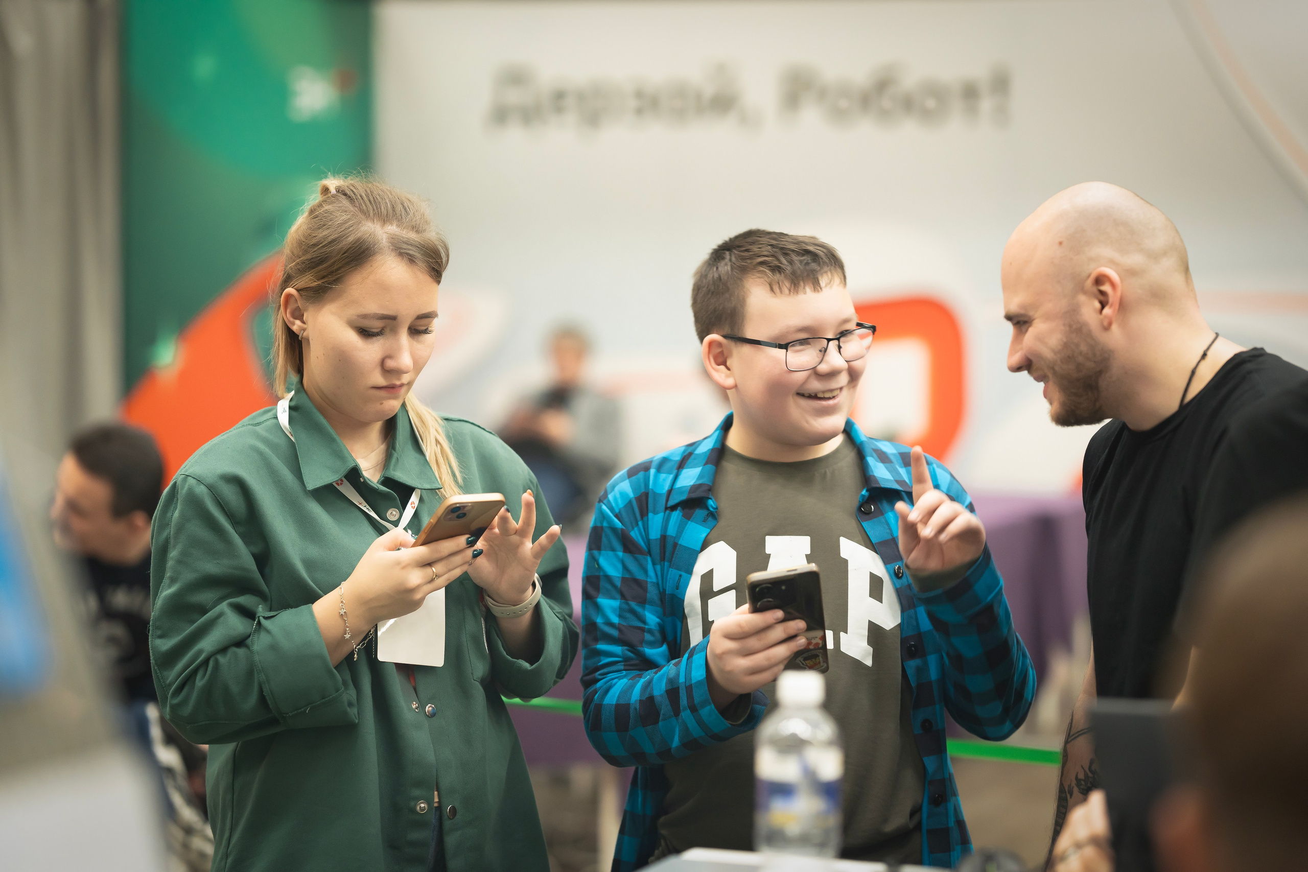 Робосиб в Сибэкспоцентре. Занимаюсь профессиональной фотографией и живу рядом с Байкалом. Работаю в разных жанрах