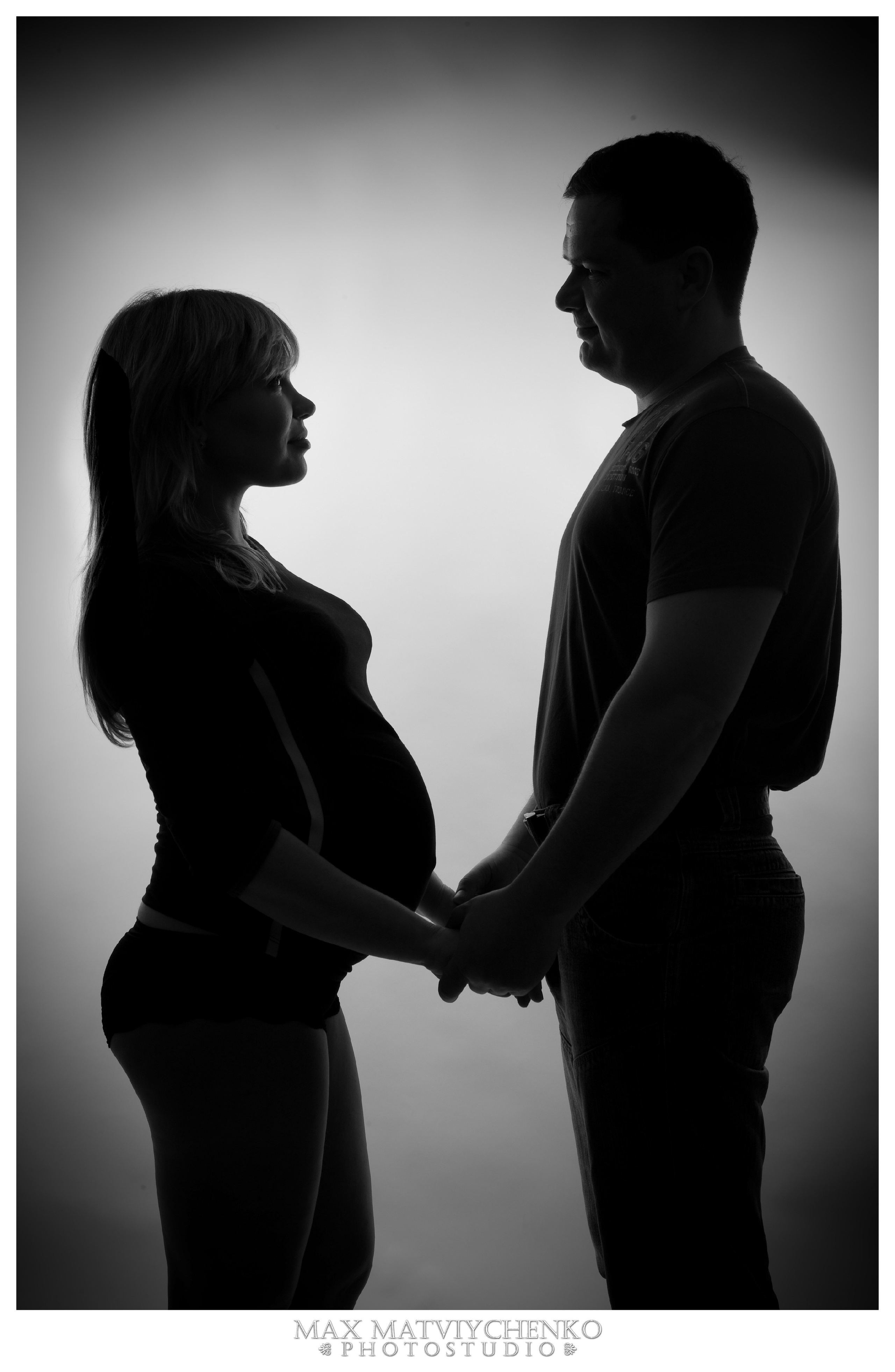 Фотосессия во время беременности от студии Love Story. Максим Матвийченко и Виктория Басова профессионалы своего дела