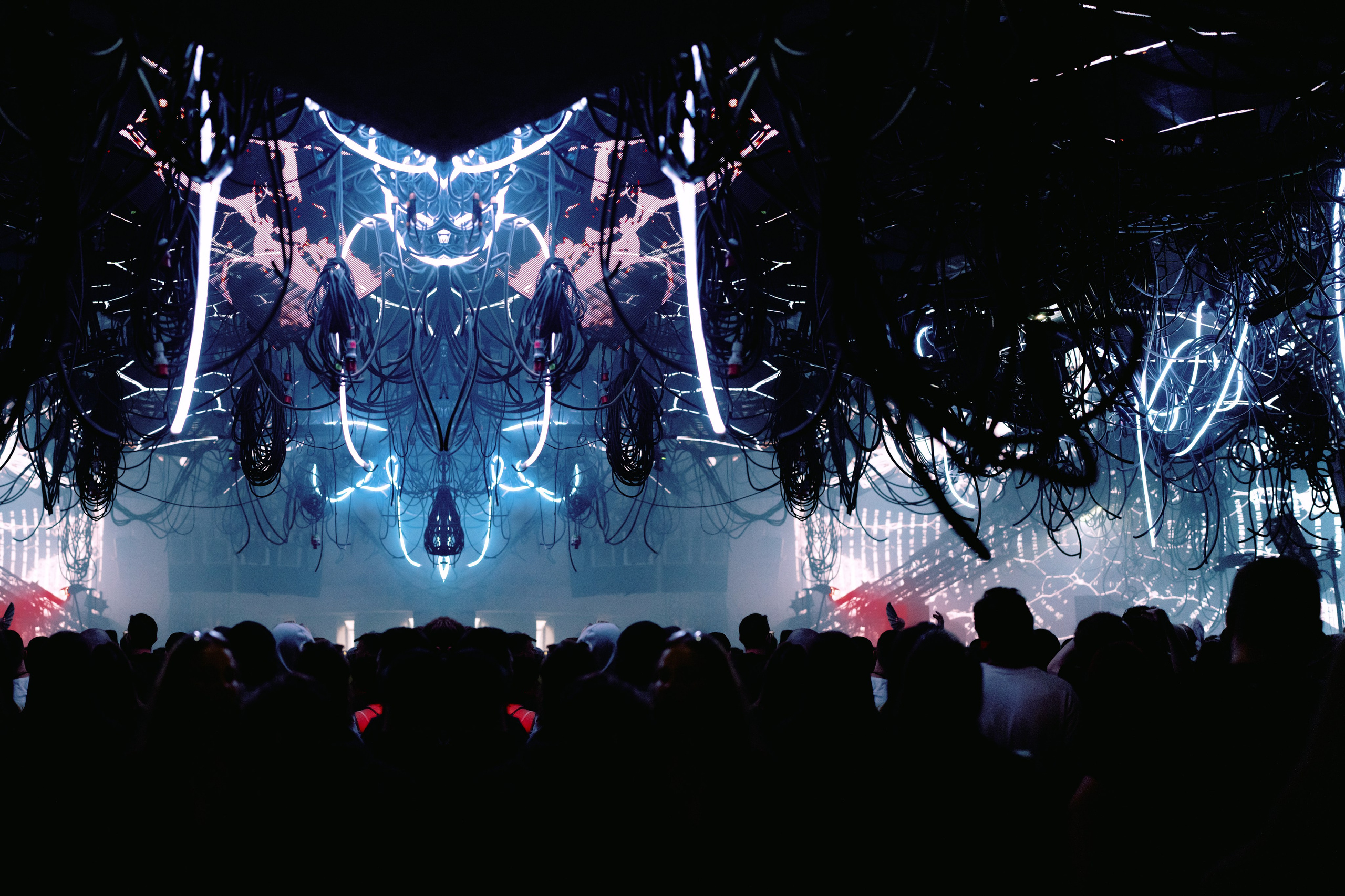 Outline 2024. @tomrus: Рустам Шагиморданов — фотограф