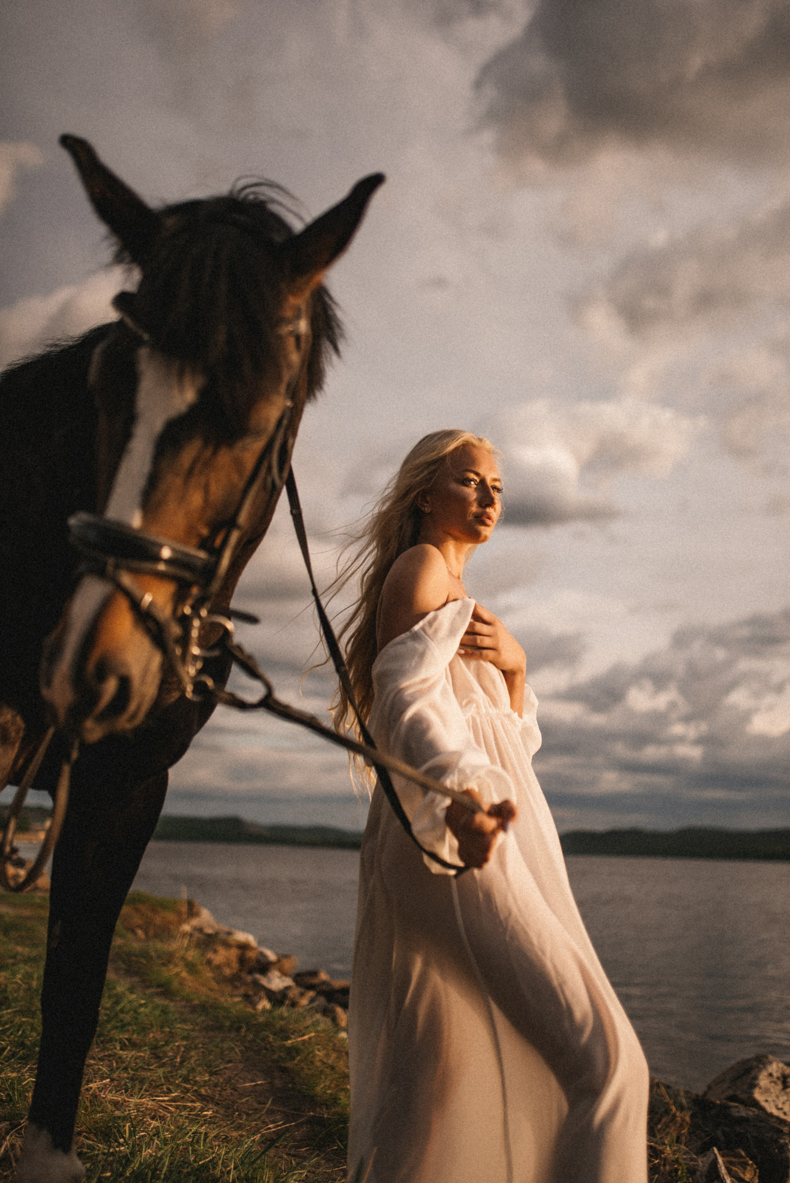 Валерия. Атмосферная фотосессия с лошадью. Фотограф в Мурманске Екатерина Рудак