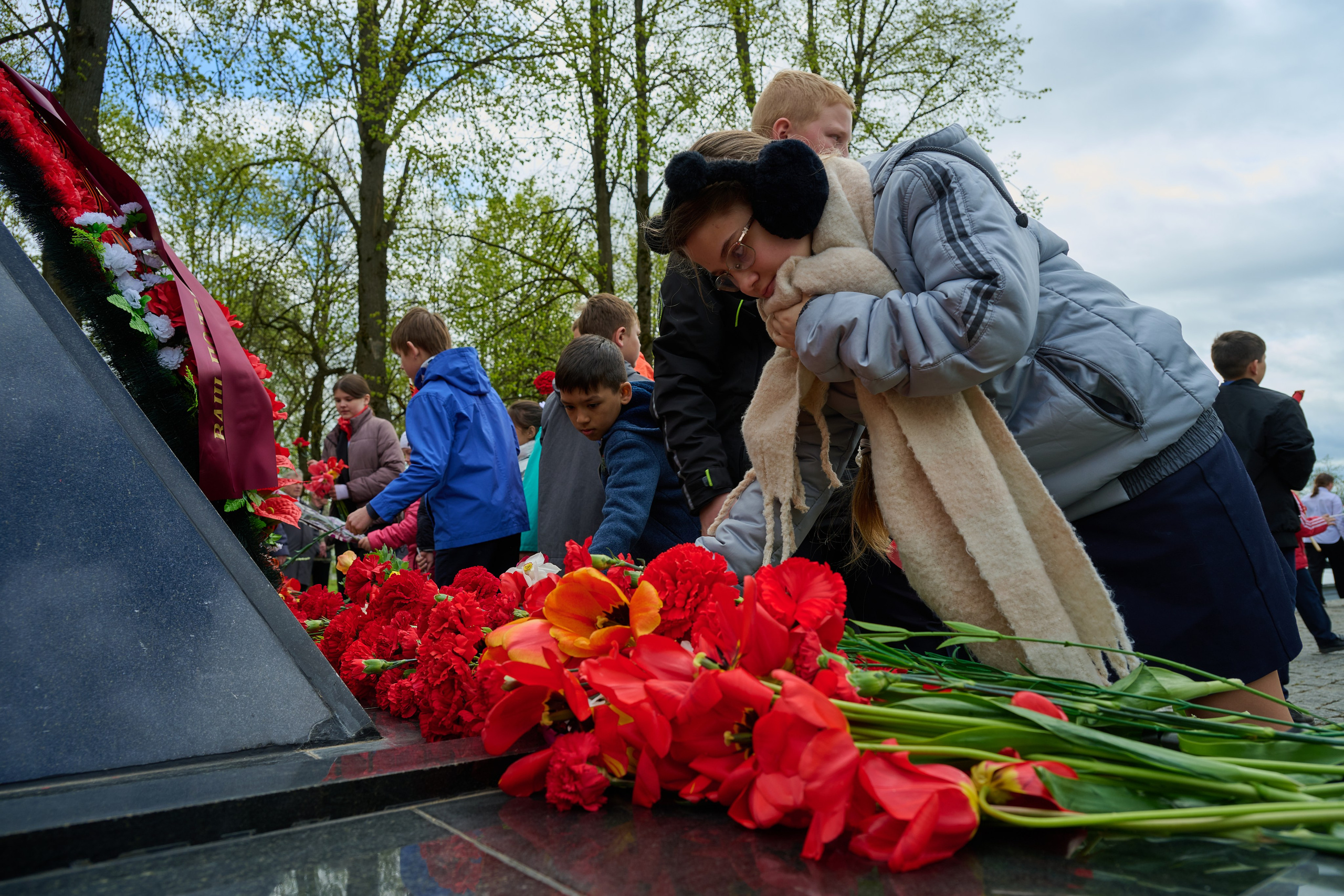 Памяти подвигу Кремлевских курсантов. Ярополец. Фотограф Роман Адлер