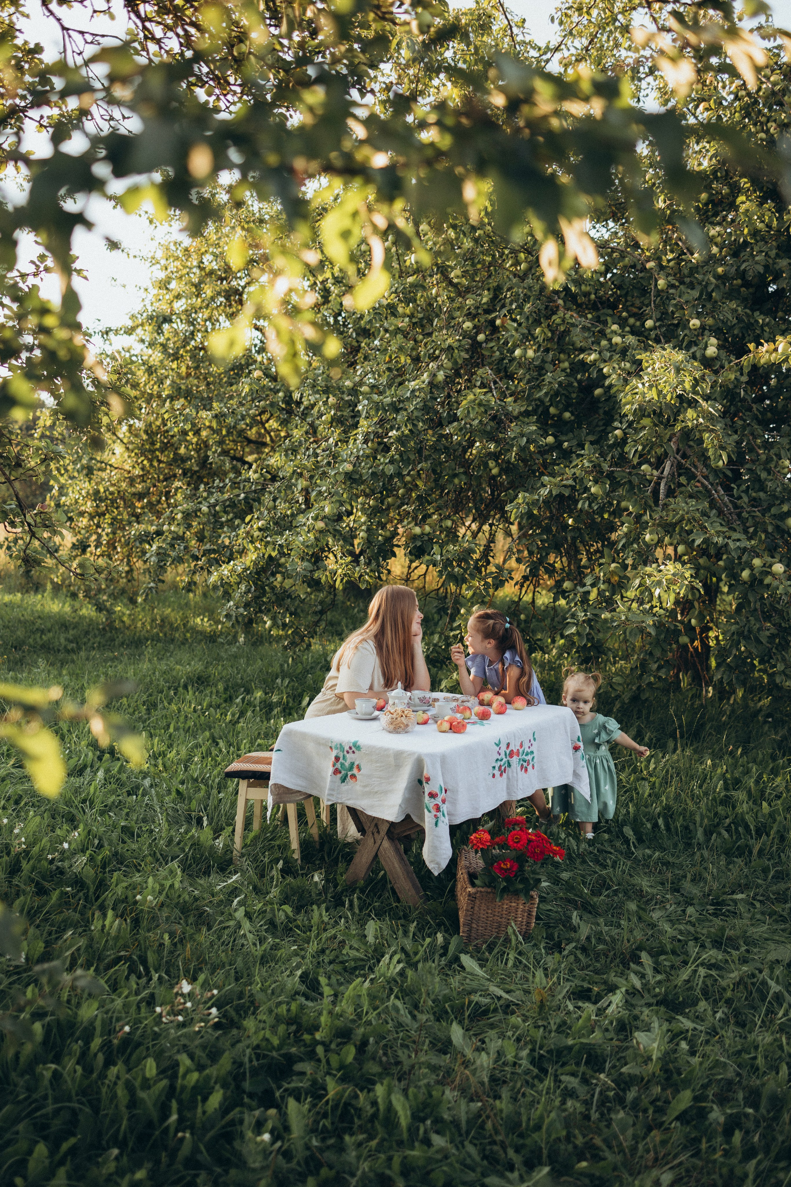 Чаепитие в саду. Фотограф Елена Рябцева