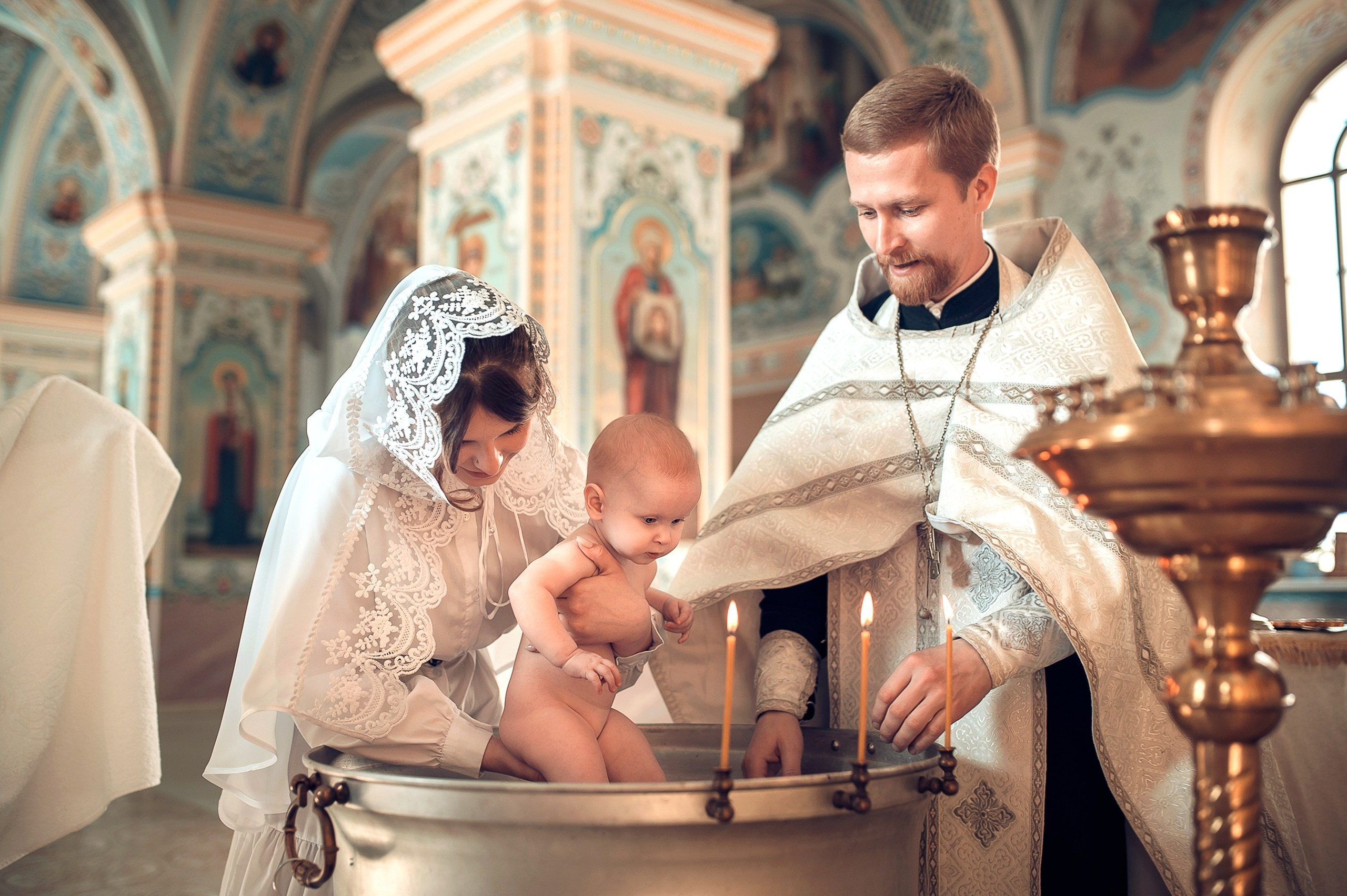 Фотографии момента погружения в купель (Таинство крещения). Moscow_CPC