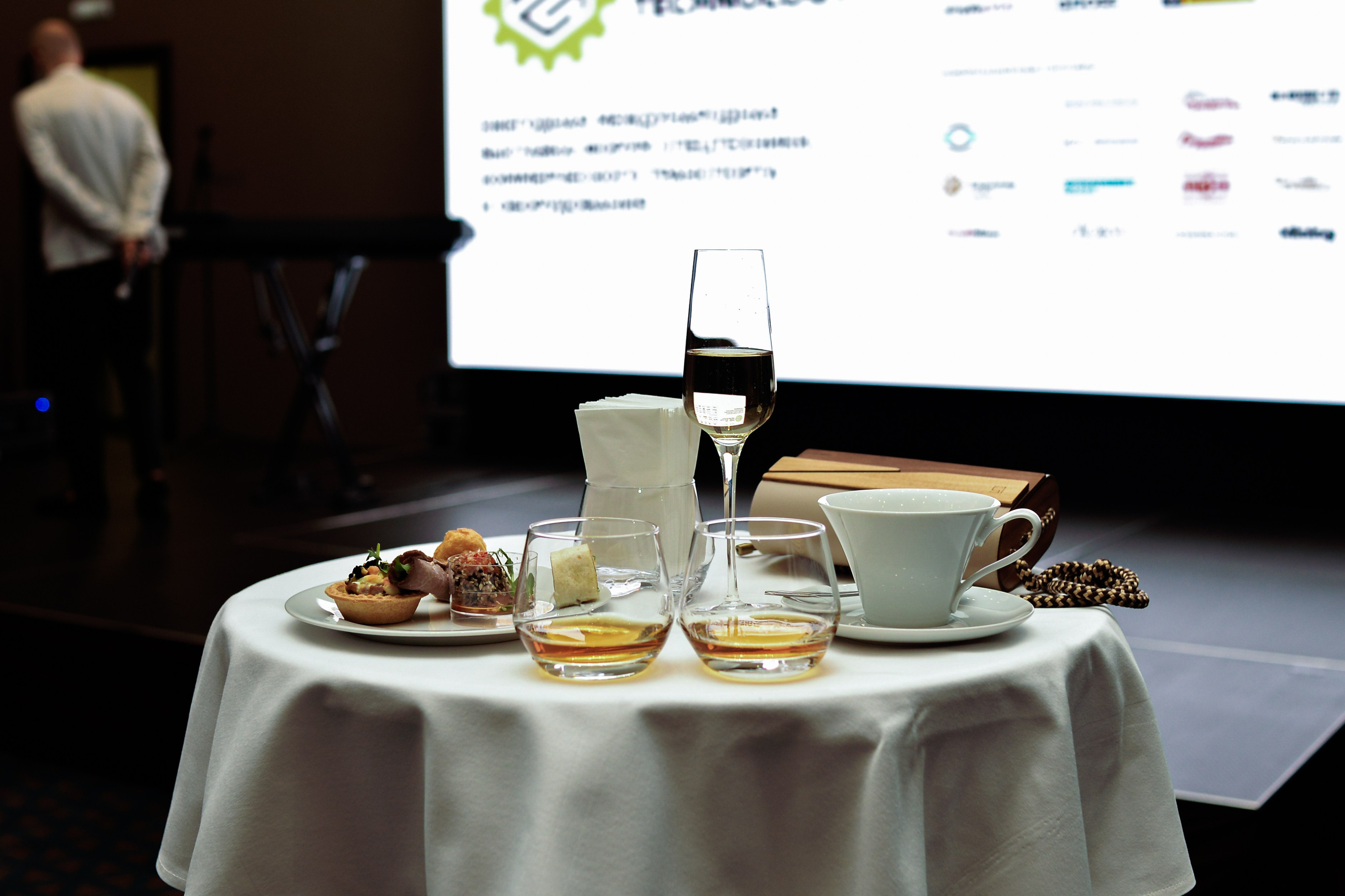 Конференции. ОЧЕНЬ ПЛОХОЙ ФОТОГРАФ