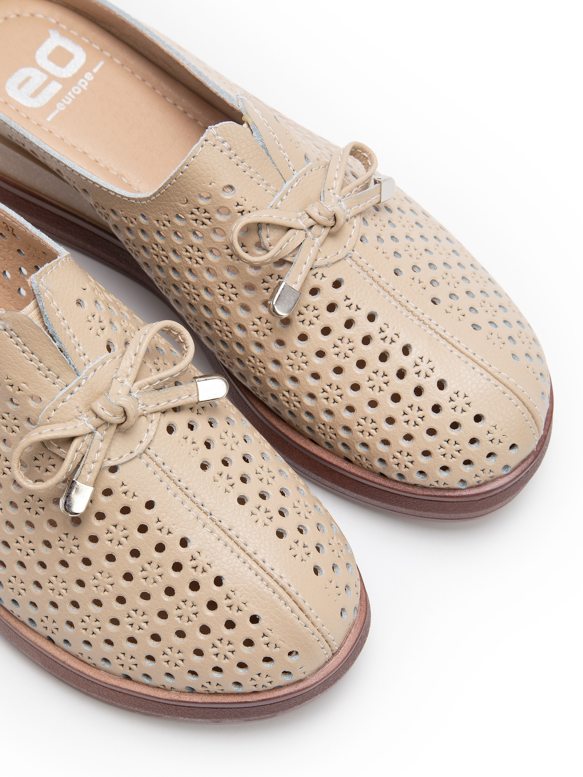 Каталожная фотография обуви. Фотограф в Москве Егор Гончаров