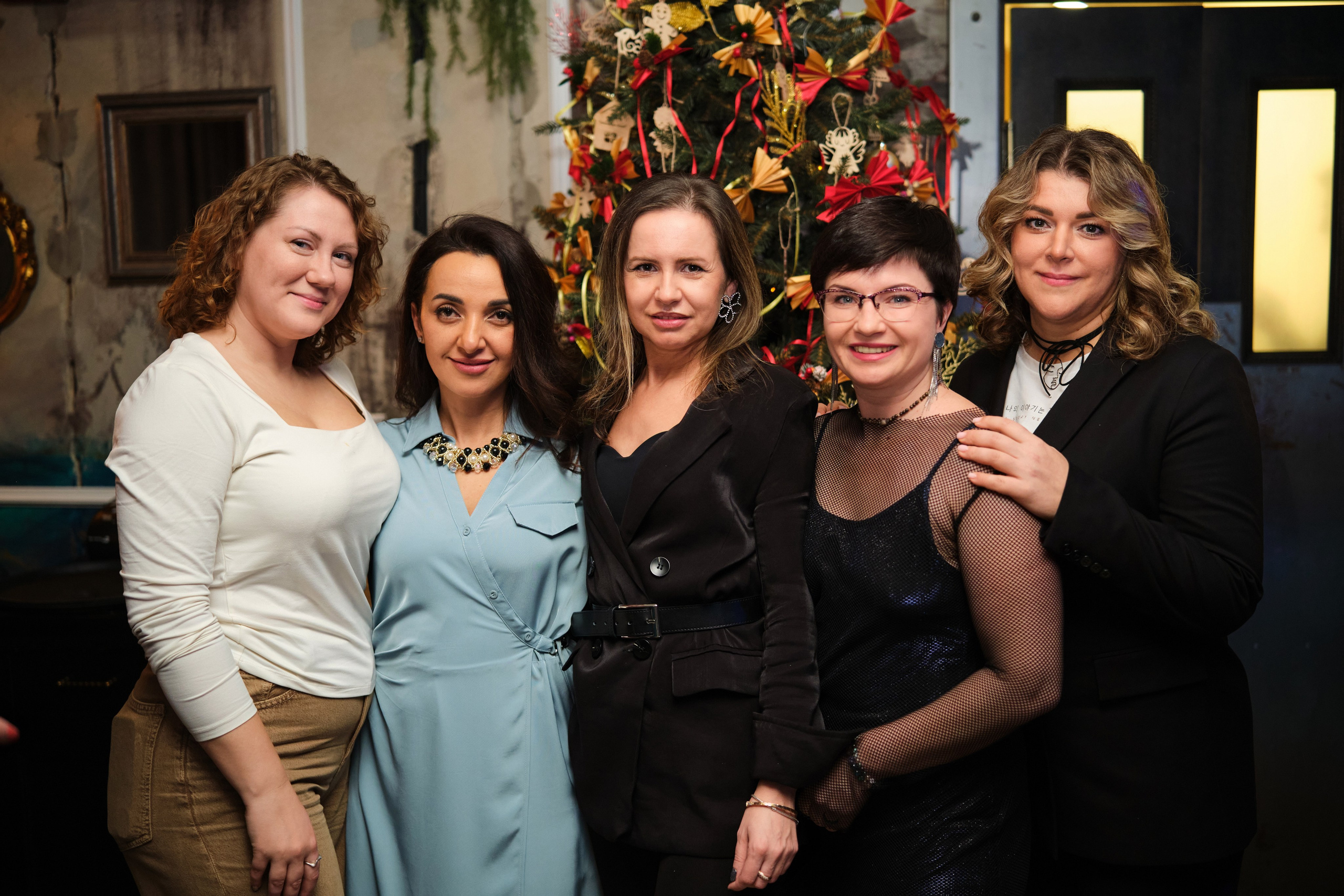 Фотосъёмка выпускного школы «Метатрикветра» в гастропабе «Особняк. Репортажный фотограф Дмитрий Литвинский. Минск, Беларусь, мир