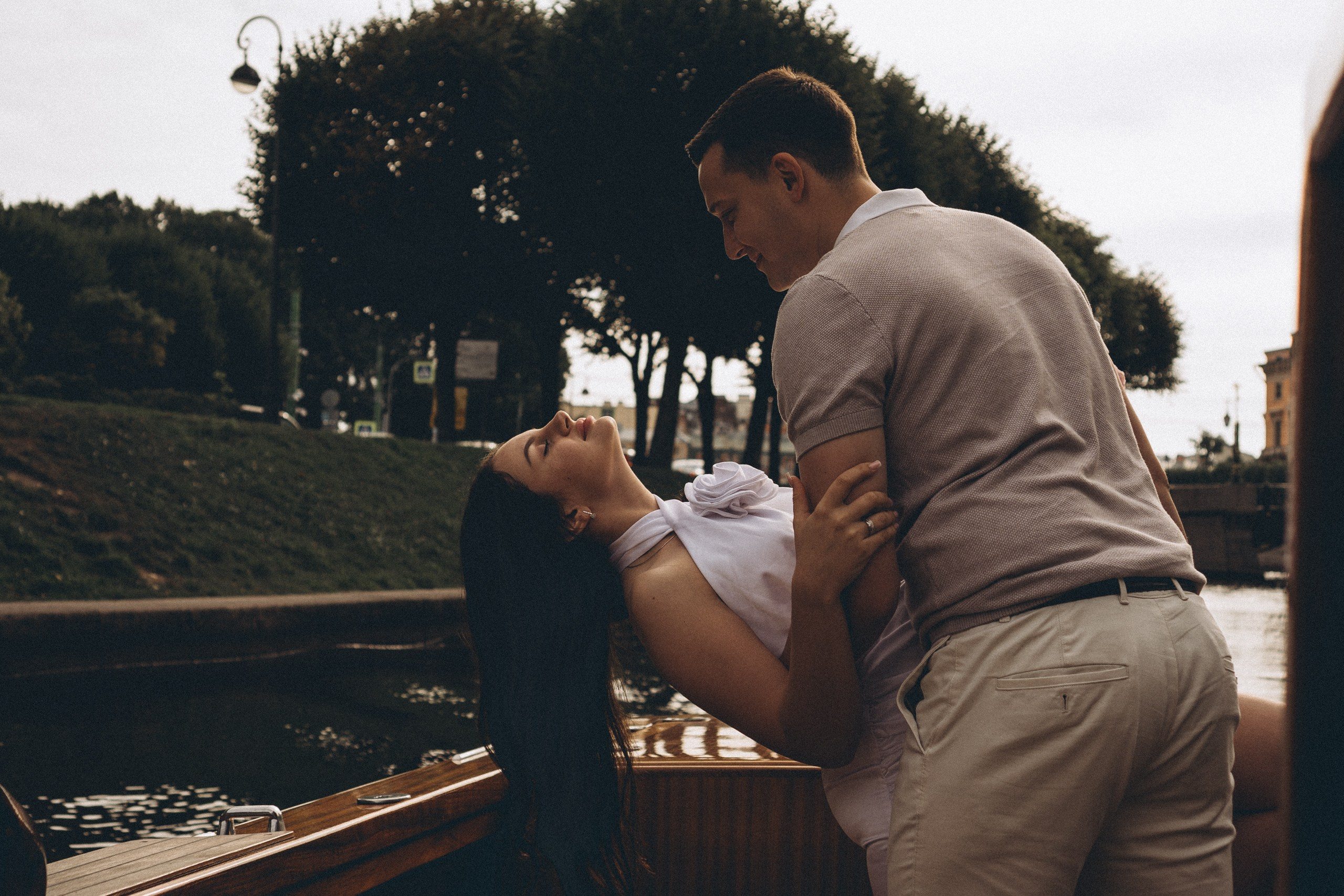 СВАДЕНБНАЯ СЬЕМКА НА КАТЕРЕ ПО КАНАЛАМ САНКТ-ПЕТЕРБУРГА И В АКВАТОРИИ НЕВЫ. Профессиональный фотограф, Санкт-Петербург — Виктория Богомолова