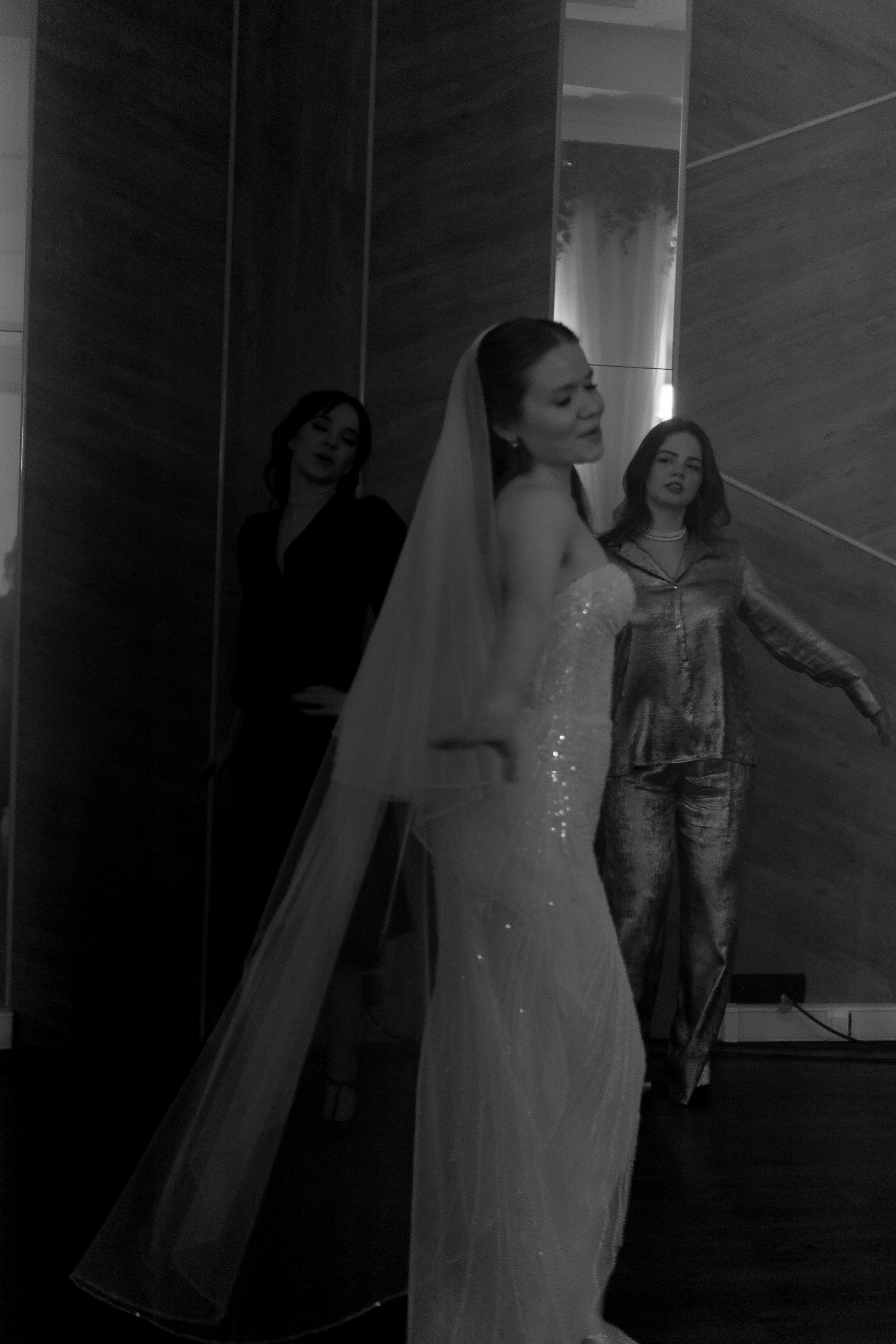 СВАДЕБНАЯ СЬЕМКА СБОРОВ В ОТЕЛЕ И ВЫЕЗД НА ЦЕРЕМОНИЮ (СНЯТО В СИБИРЕ В НИЖНЕВАРТОВСКЕ). Профессиональный фотограф, Санкт-Петербург — Виктория Богомолова