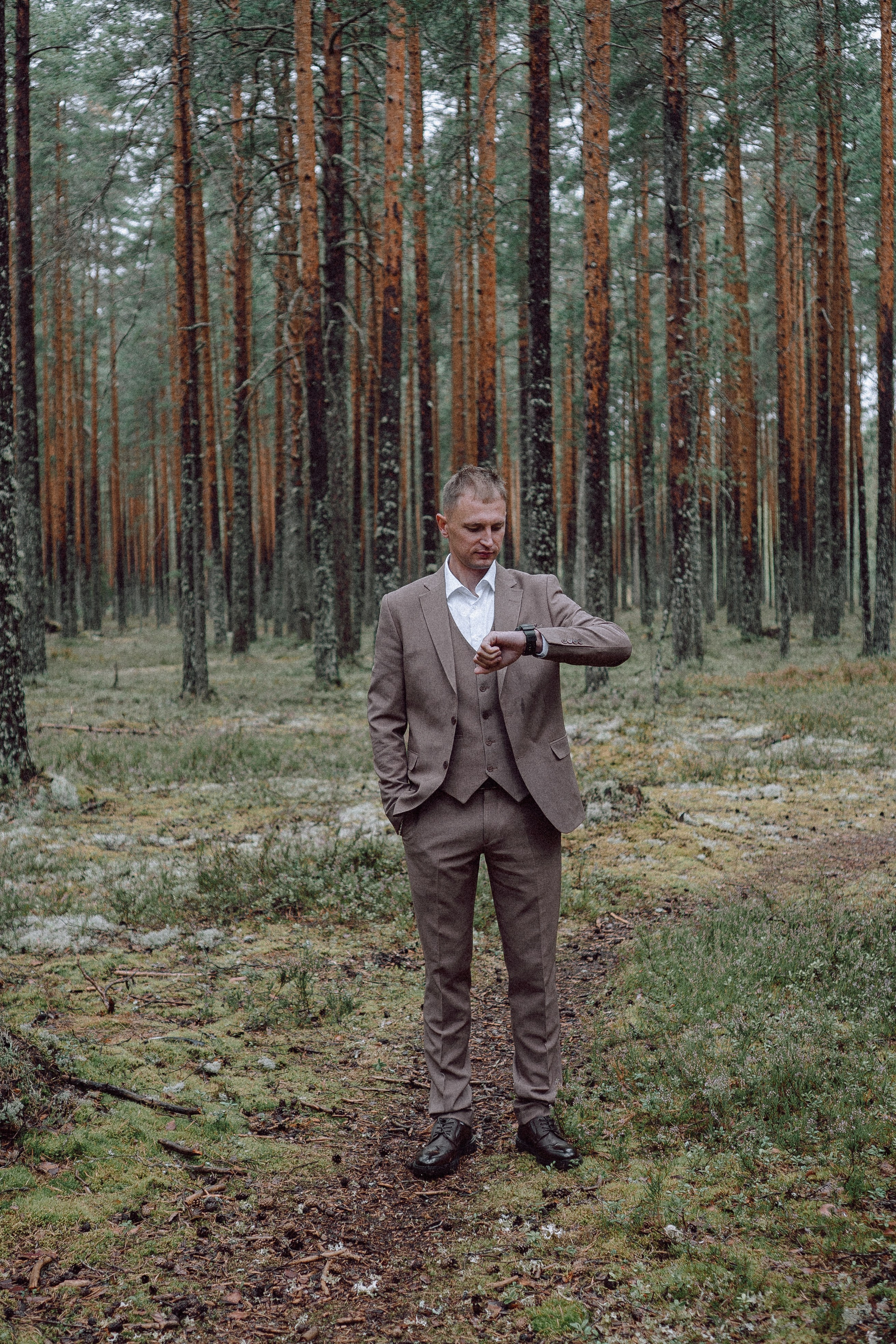 СВАДЕБНАЯ ФОТОСЕССИИЯ ПАРЫ В ГОРОДЕ ПРИОЗЕРСК В СОСНОВОМ ЛЕСУ И С ПИКАПОМ. Профессиональный фотограф, Санкт-Петербург — Виктория Богомолова