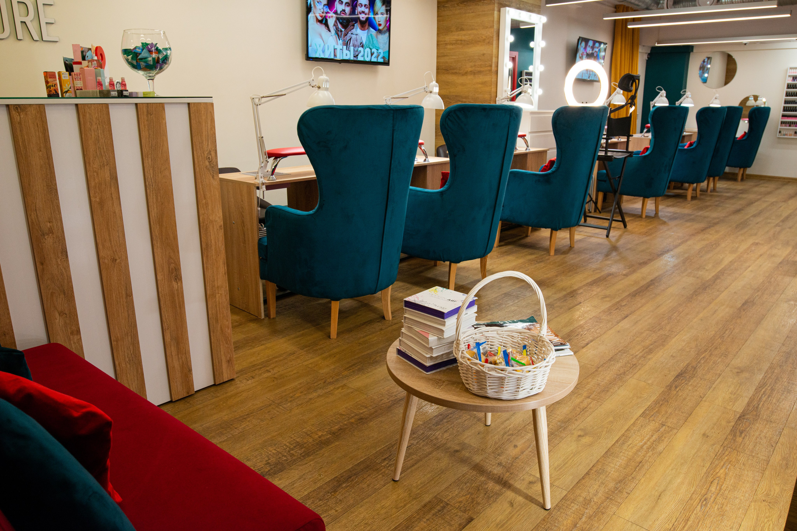 Интерьерная фотосъёмка салонов красоты Force Majeure. Репортажный и персональный фотограф в Москве