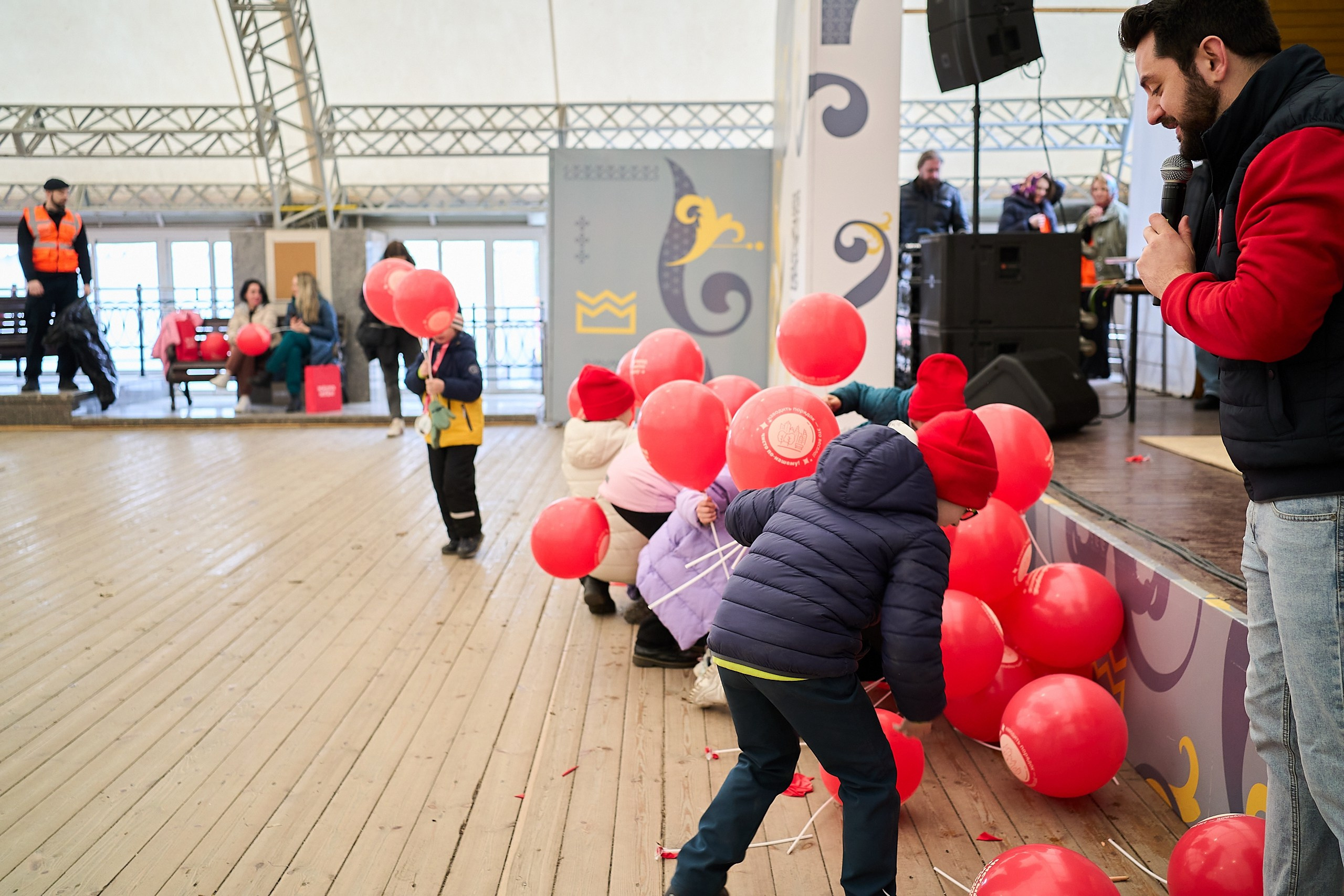 Субботник у Управления делами Мэра и Правительства Москвы. Фотограф и Видеограф в Москве. Олег Корушев
