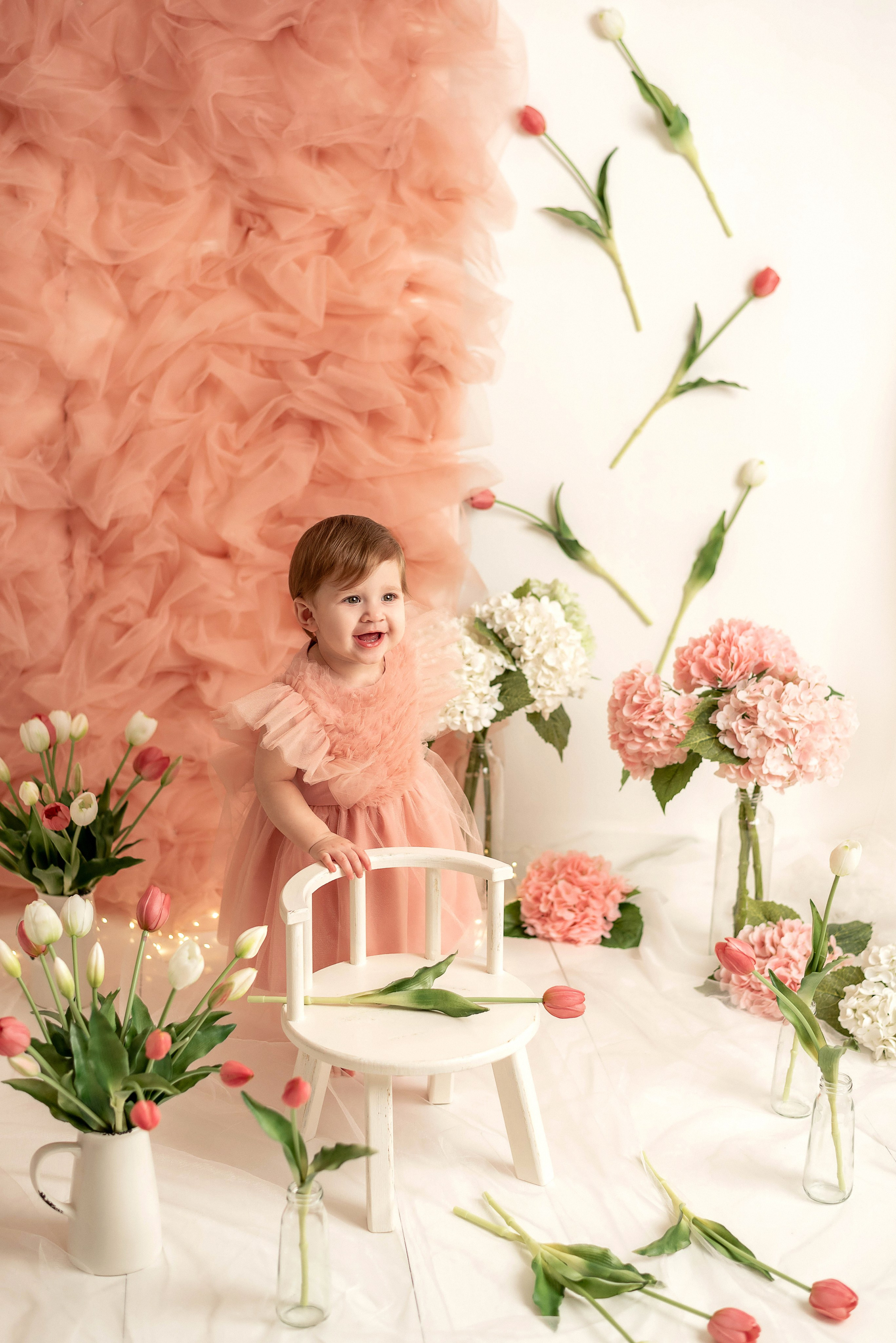 София и Есения — тюльпаны. Семейный и детский фотограф Наталья Горда