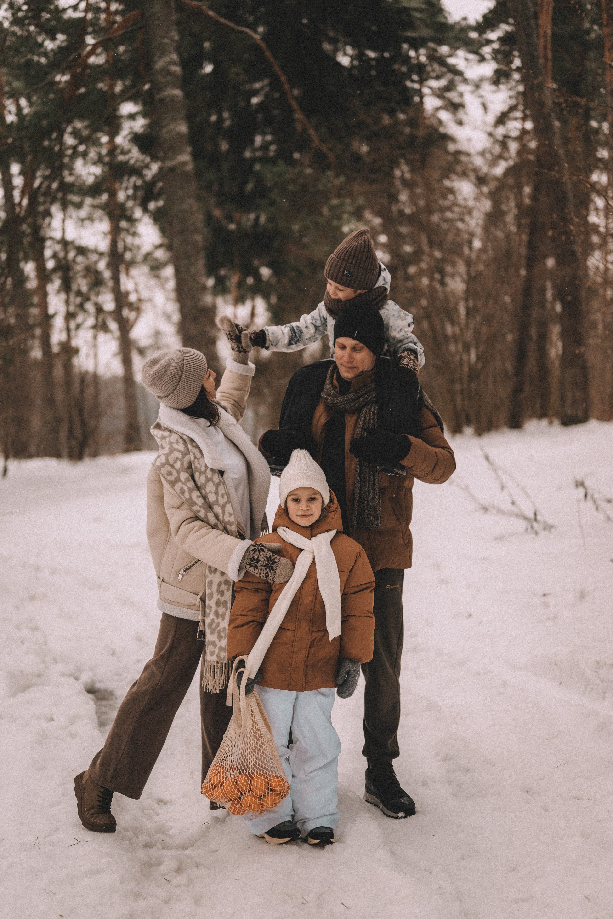 Сергей и Наталья с Ксюшей и Максимом. Фотограф Кристина Пархоменко