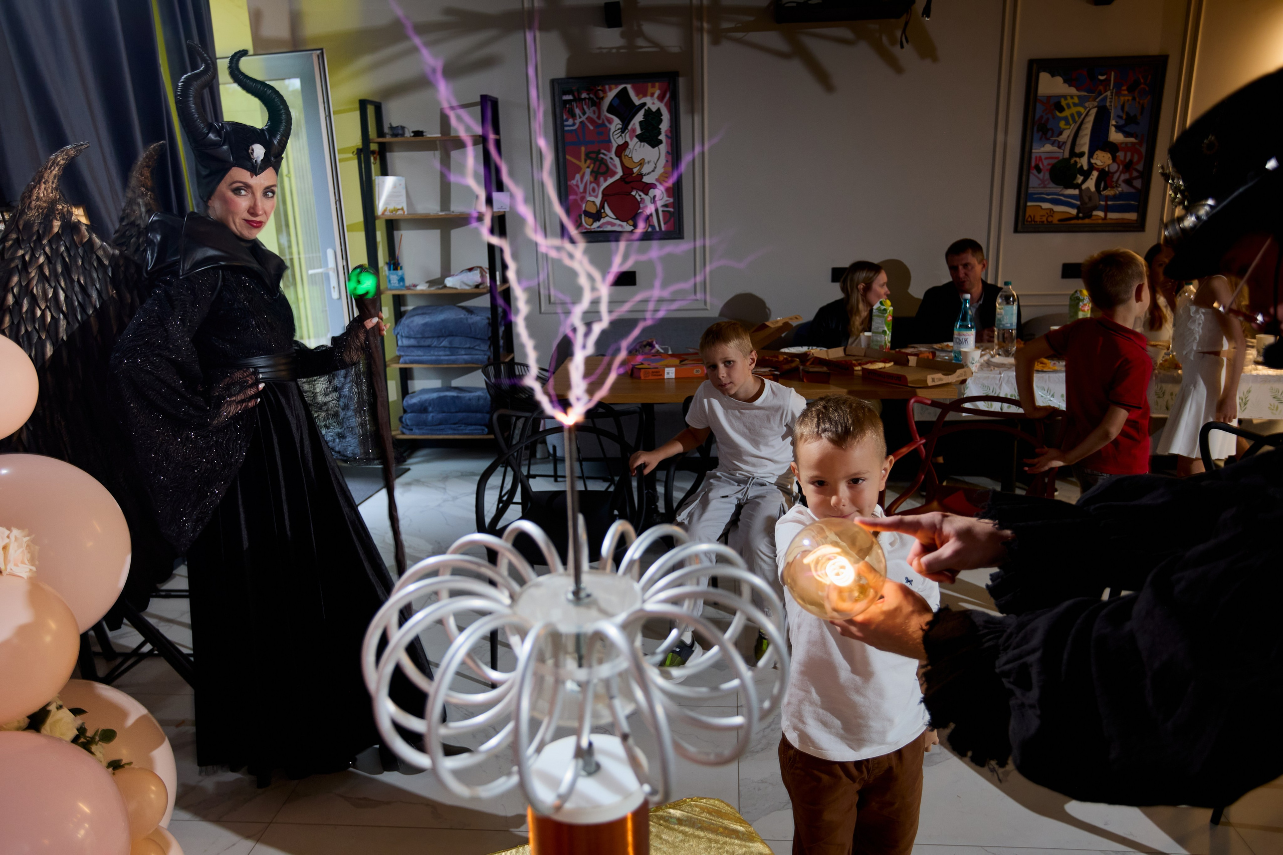 Малифисента и Тесла шоу. Свадебный фотограф Москва и Московская область Борисов Сергей