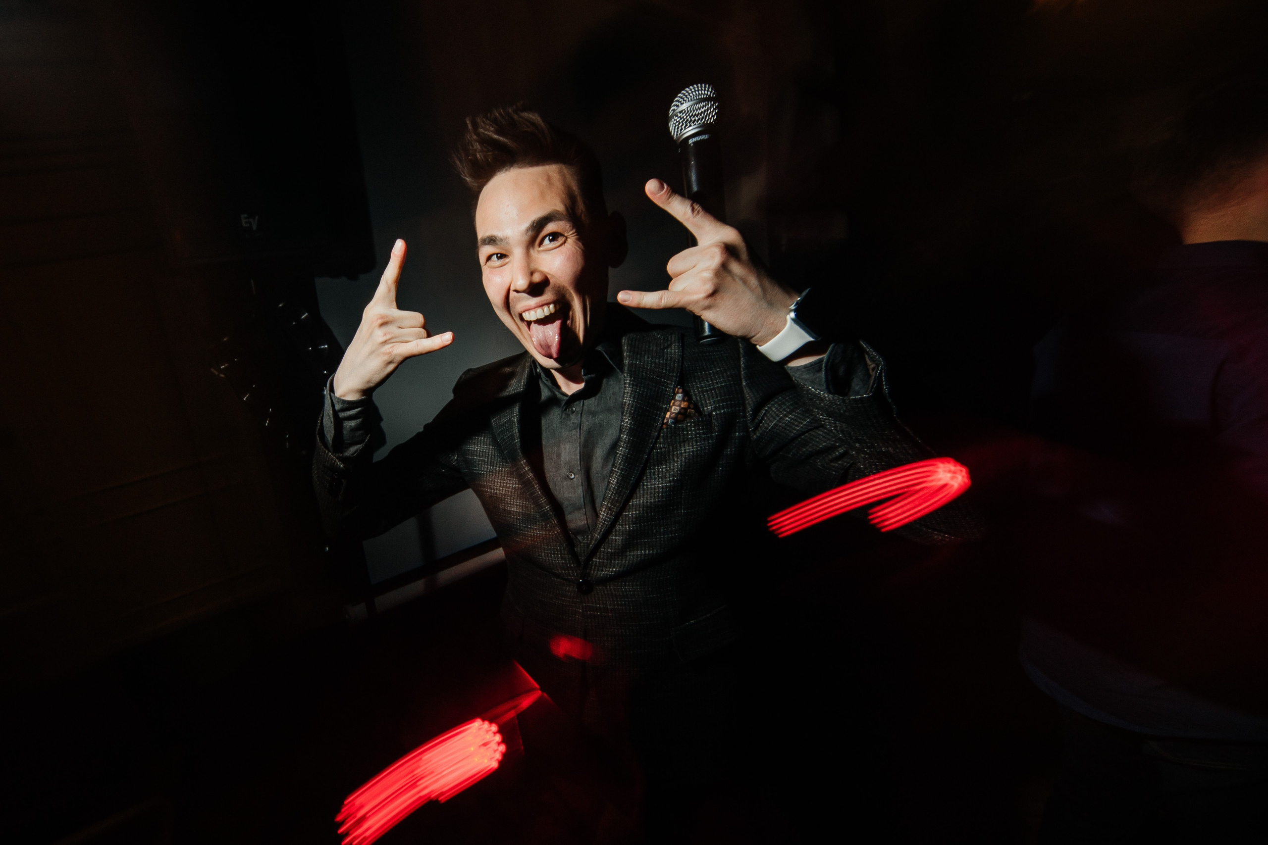 Услуги. Ведущий мероприятий Артем Банников