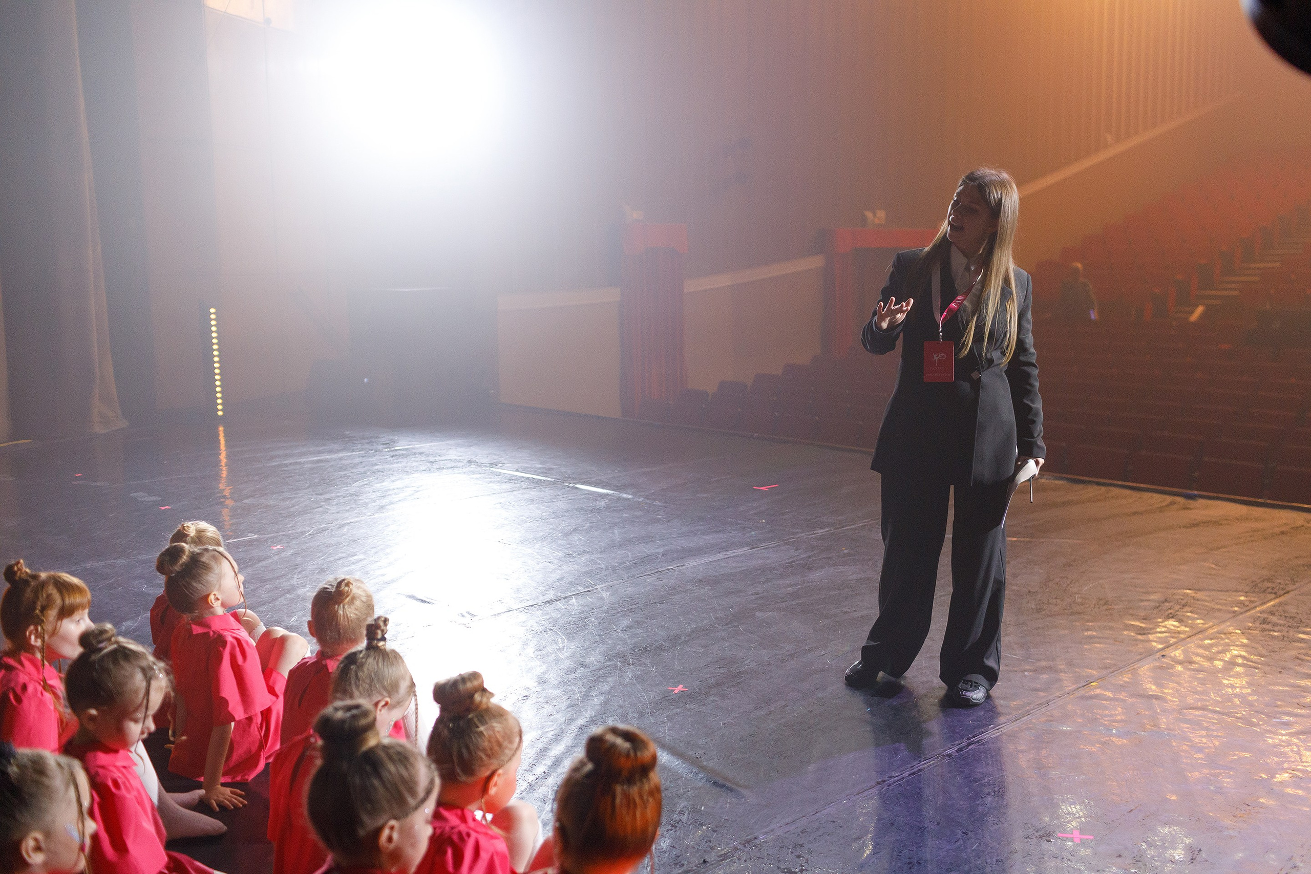 Репортажная фотосъемка отчетного концерта. Профессиональный фотограф в Новосибирске