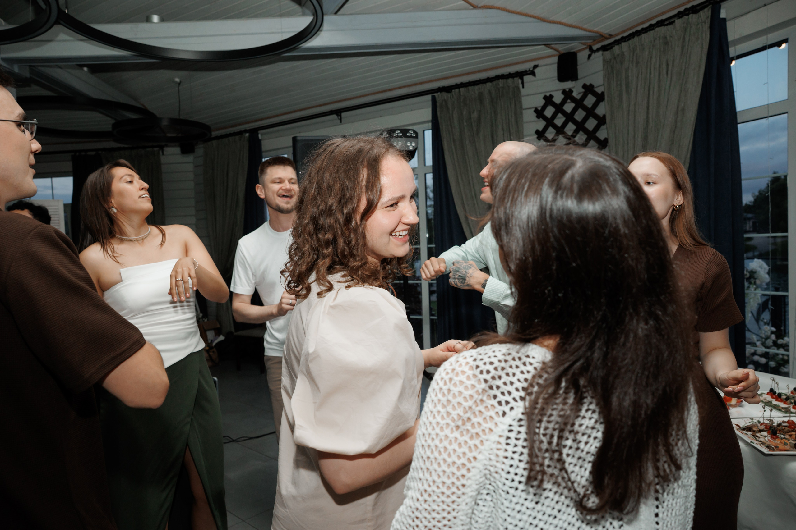 Регистрация в отеле Fish Point, ЗАГС Бутово, прогулка в Остафьево. Свадебный и репортажный фотограф (Москва, Королев и другие)