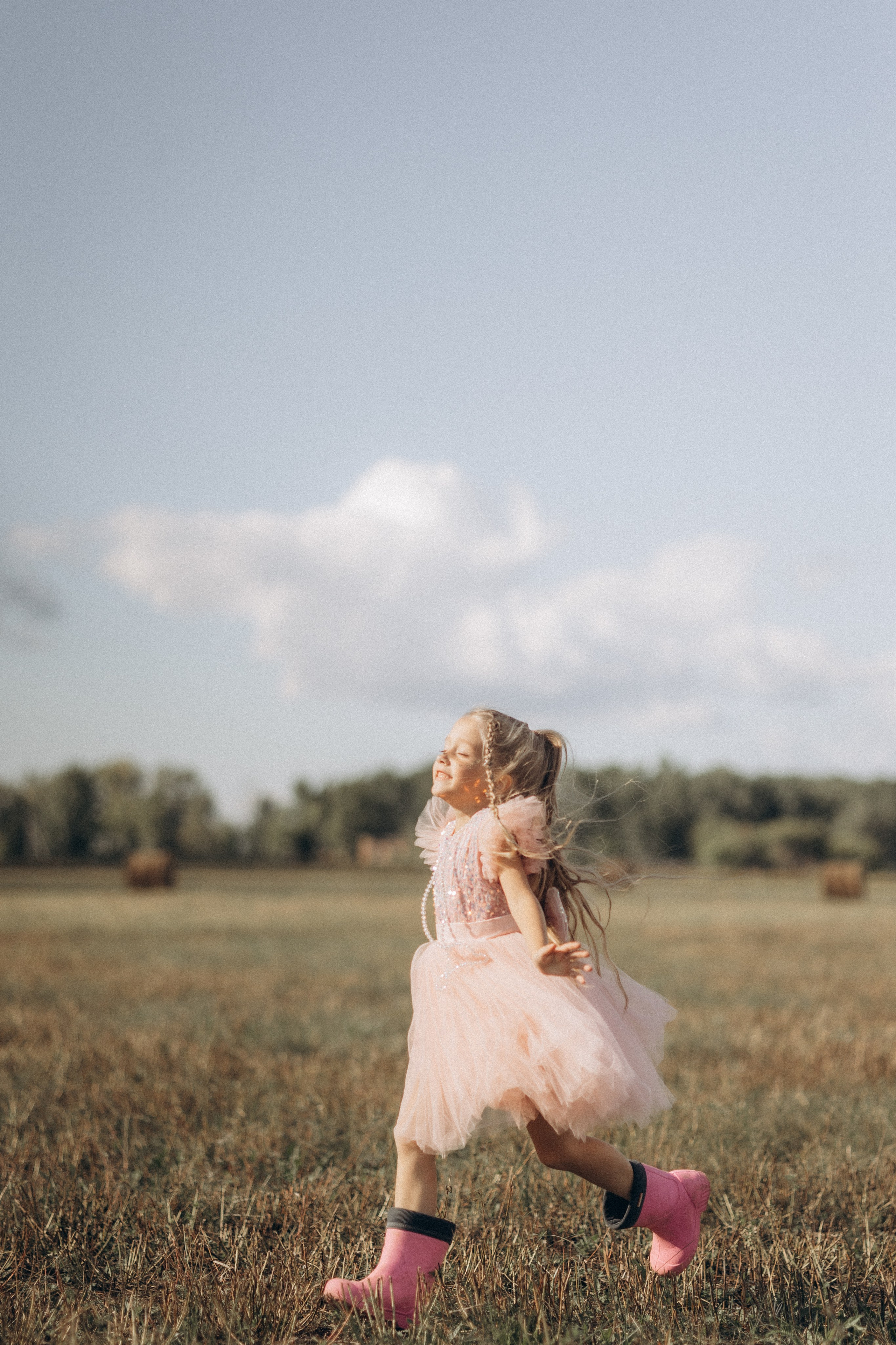 Вика и Миша на сене. Семейный фотограф lifestyle в Новосибирске Елена Шпилевая