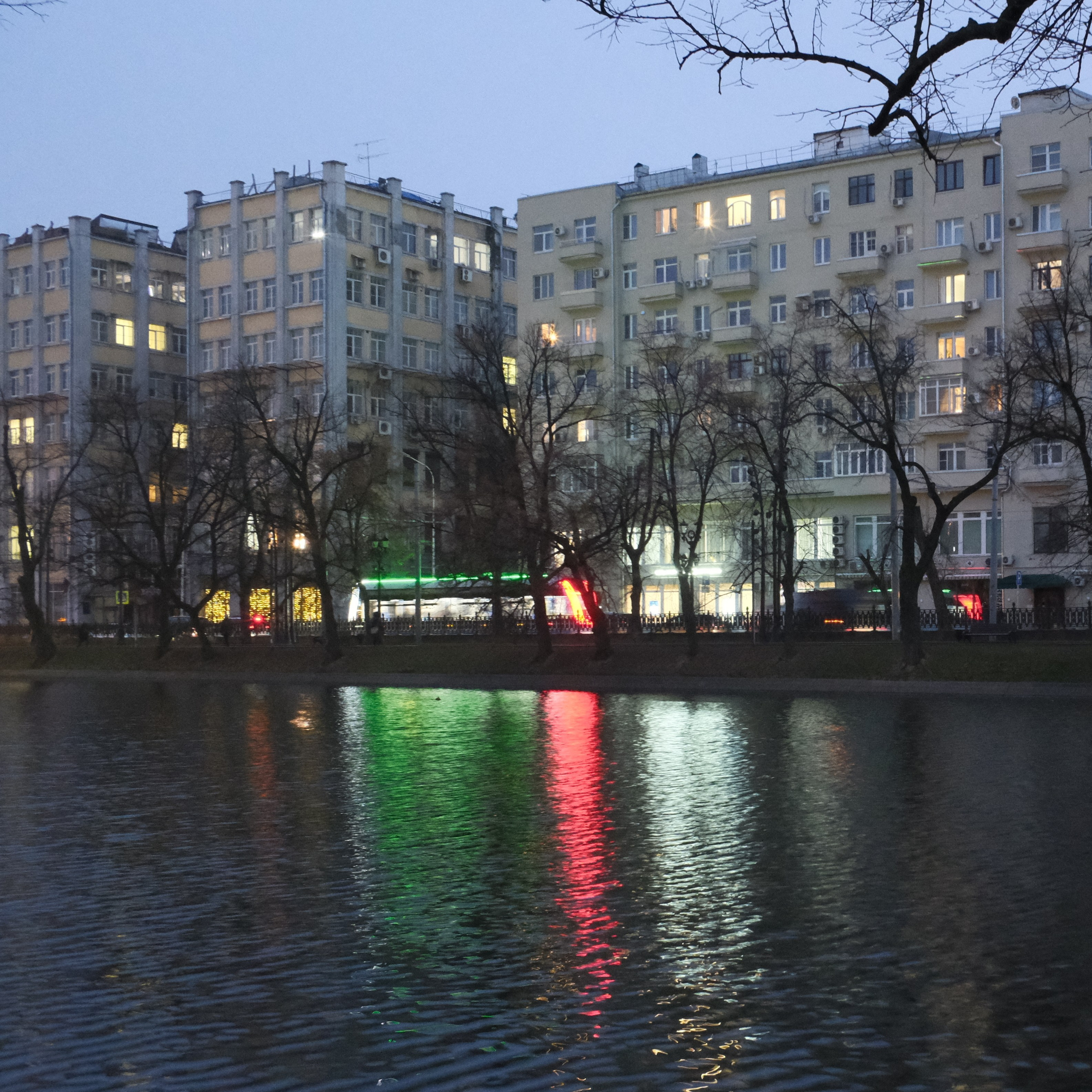 Вечерний город. Улица, люди, жизнь…