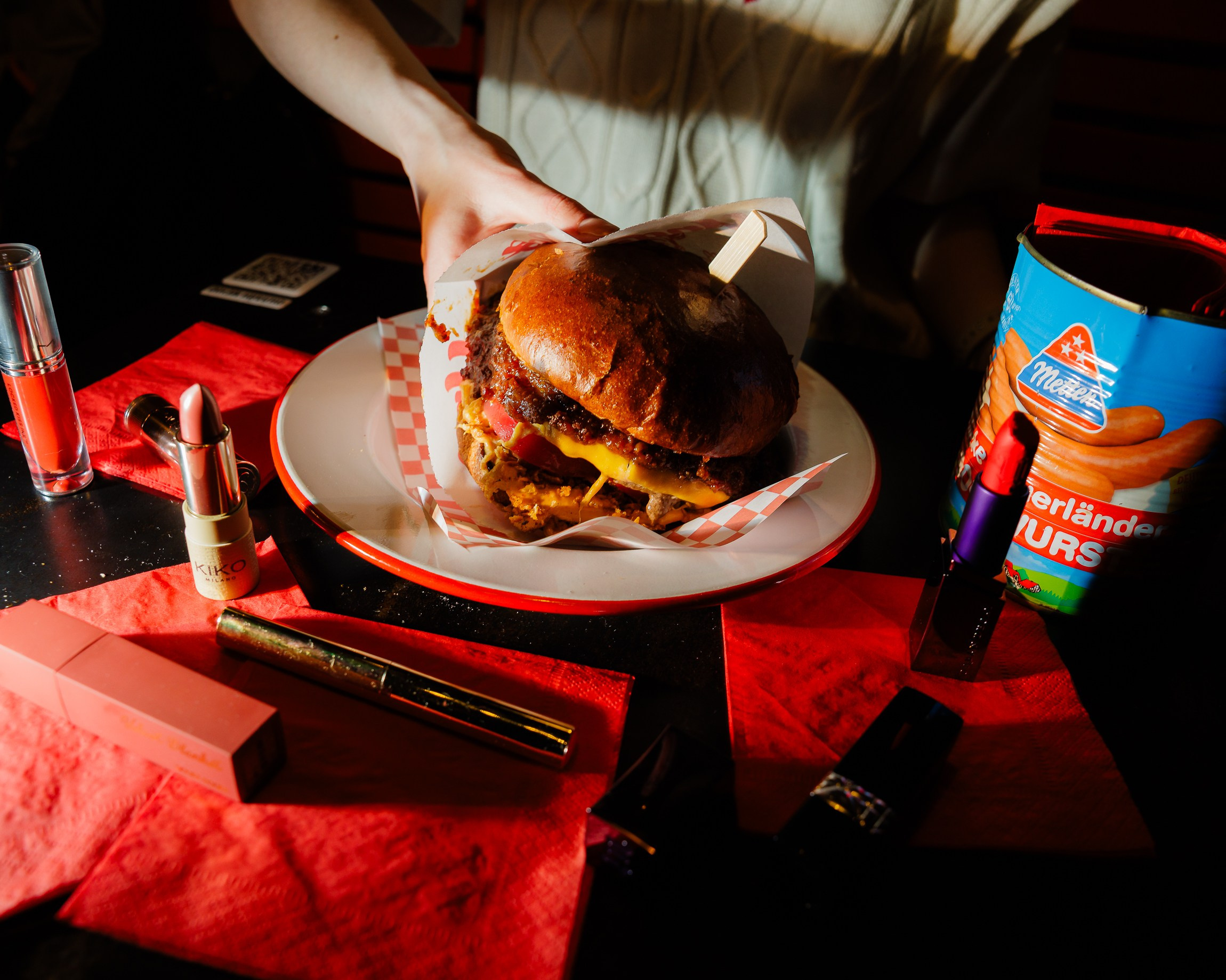 БУРГЕРЫ И ПОМАДА